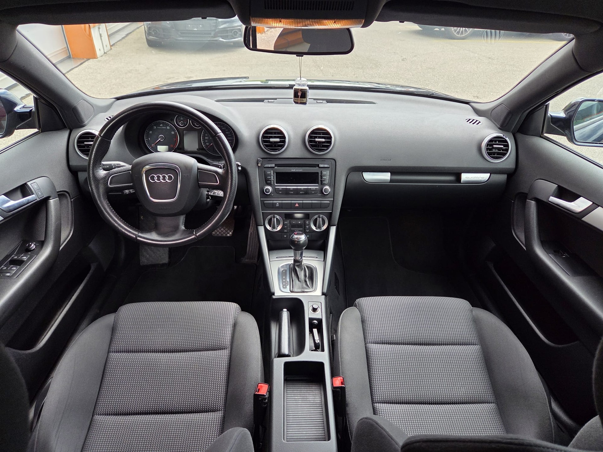 AUDI A3 Sportback 2.0 TFSI Ambition quattro S-tronic-image-5