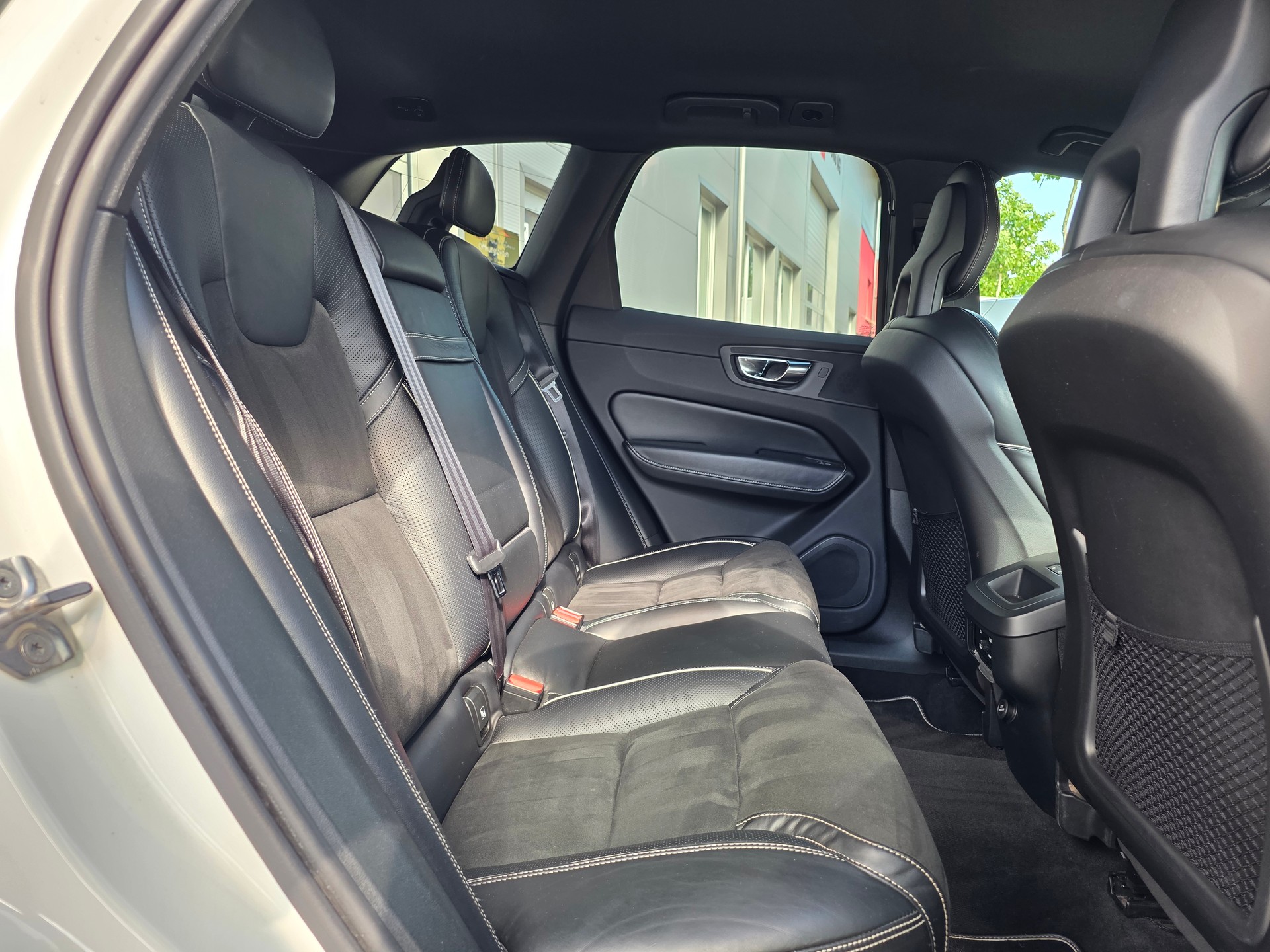 VOLVO XC60 T5 AWD R-Design ** VSP VOLVO SUISSE PACKAGE -KEYLESS -360° KAMERA - ACC AUT-DISTANZREGLER -ADAPTIVE LED - MEMORY PAKET-image-9