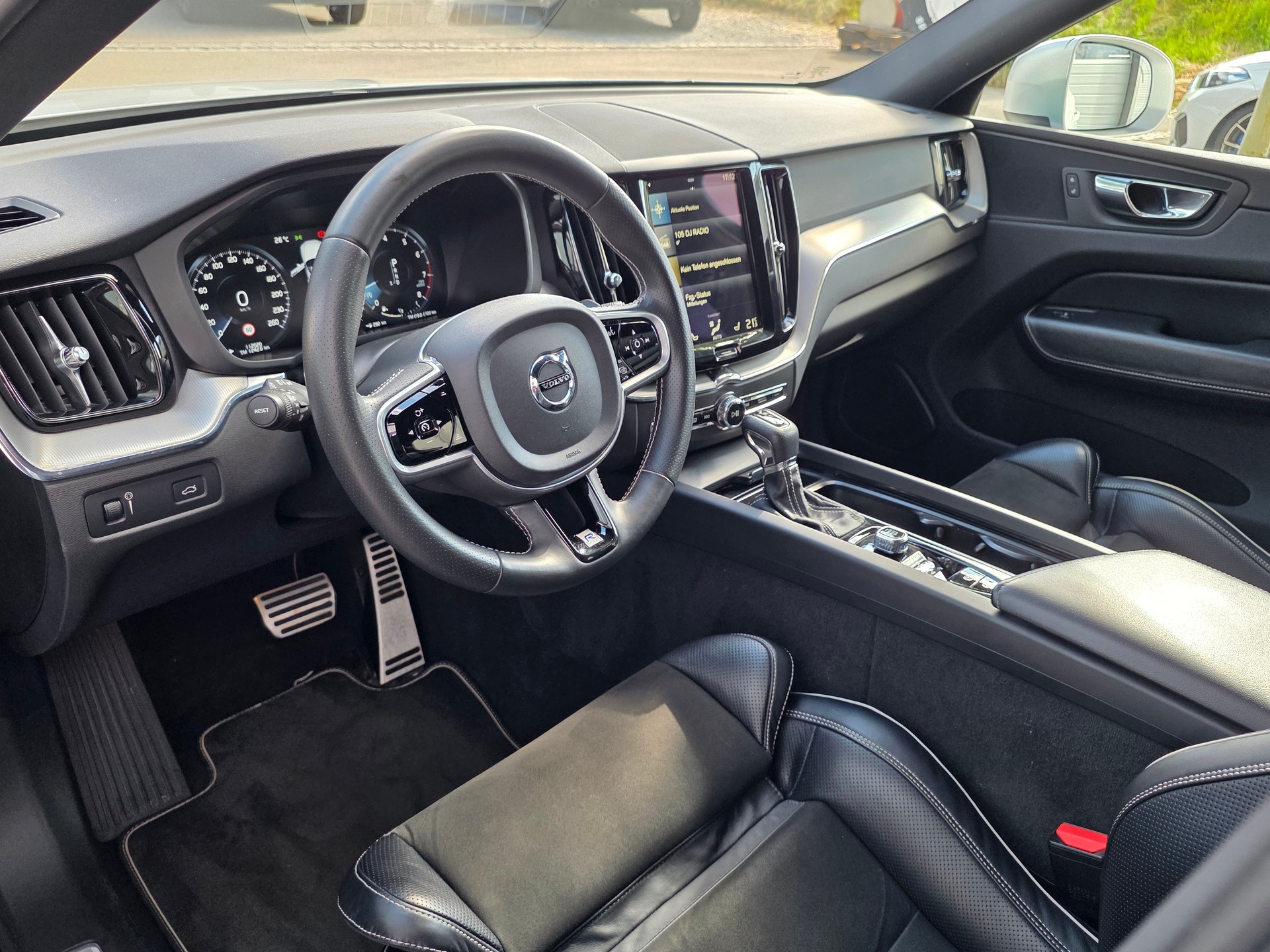 VOLVO XC60 T5 AWD R-Design ** VSP VOLVO SUISSE PACKAGE -KEYLESS -360° KAMERA - ACC AUT-DISTANZREGLER -ADAPTIVE LED - MEMORY PAKET-image-7
