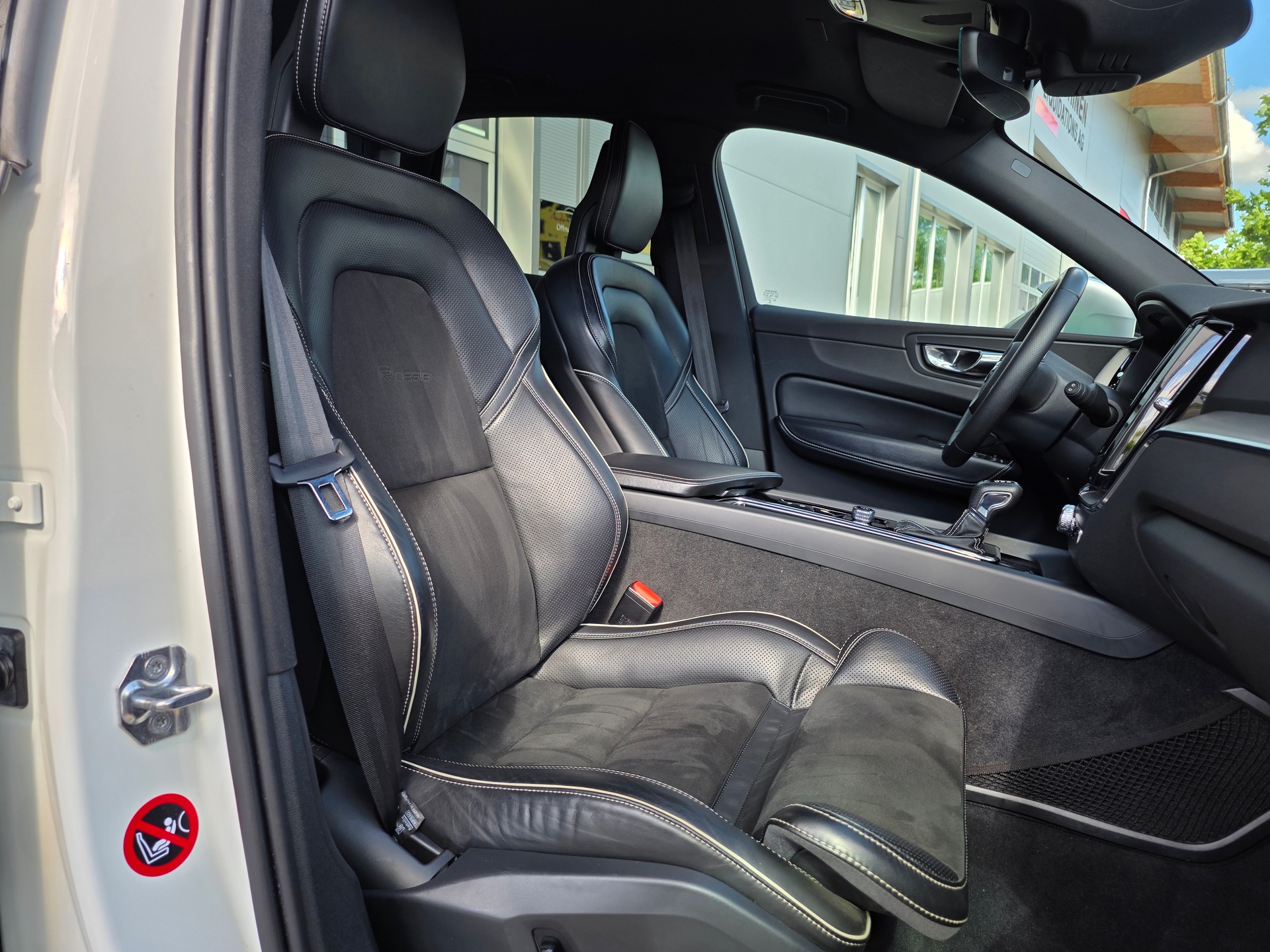 VOLVO XC60 T5 AWD R-Design ** VSP VOLVO SUISSE PACKAGE -KEYLESS -360° KAMERA - ACC AUT-DISTANZREGLER -ADAPTIVE LED - MEMORY PAKET-image-8