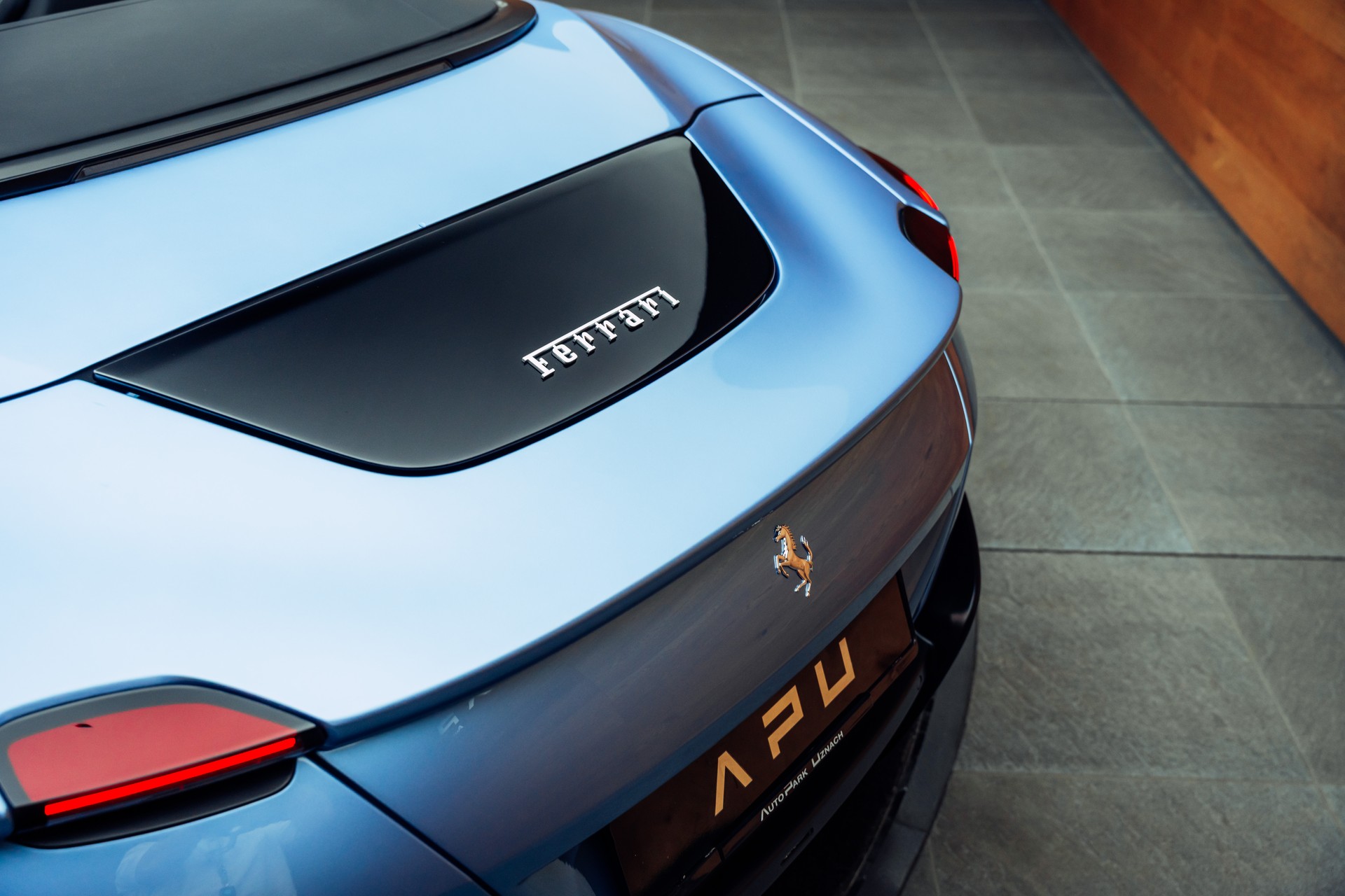 FERRARI Roma 3.9 V8 T Spider Azzurro California-image-17