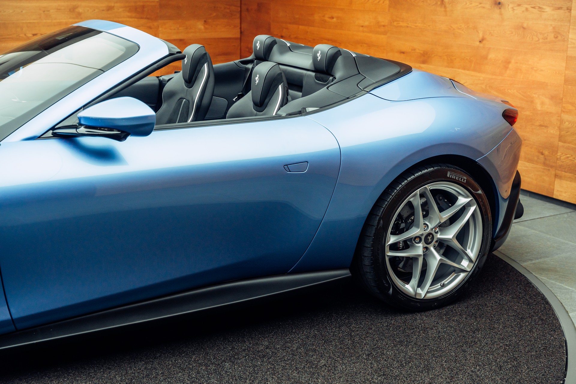 FERRARI Roma 3.9 V8 T Spider Azzurro California-image-21