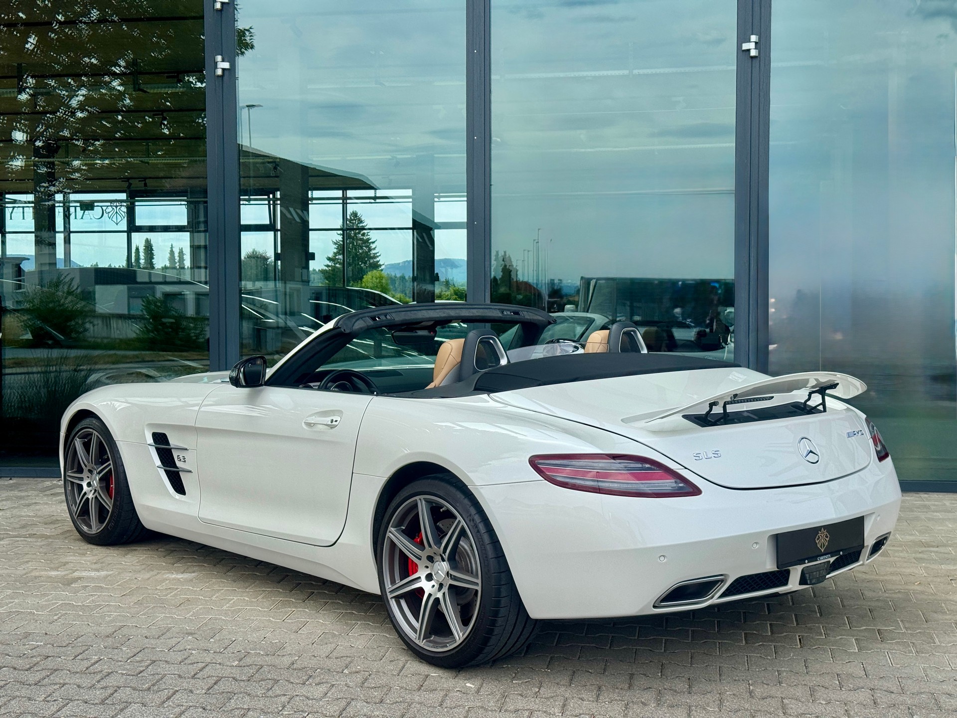 MERCEDES-BENZ SLS 63 AMG Speedshift-showroom-element-3