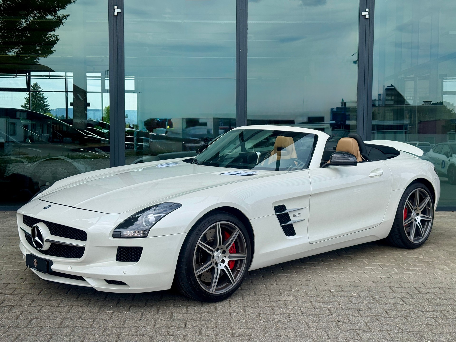 MERCEDES-BENZ SLS 63 AMG Speedshift-showroom-element-2