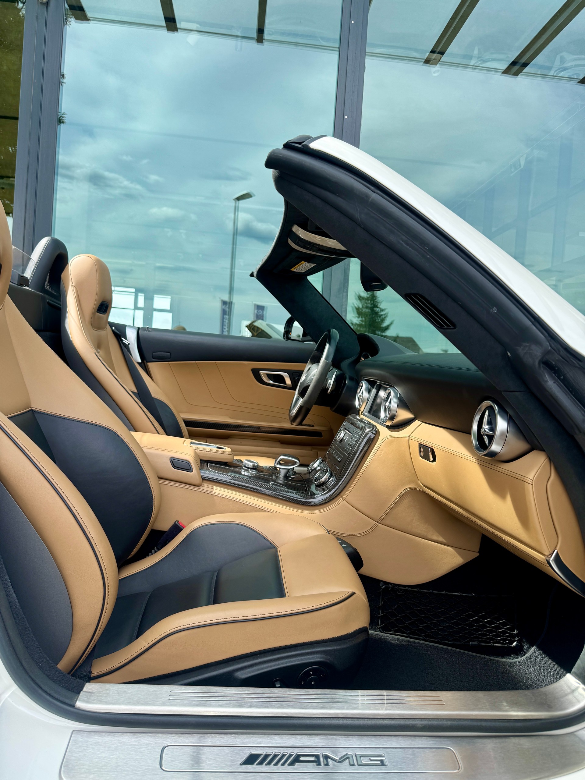 MERCEDES-BENZ SLS 63 AMG Speedshift-image-10