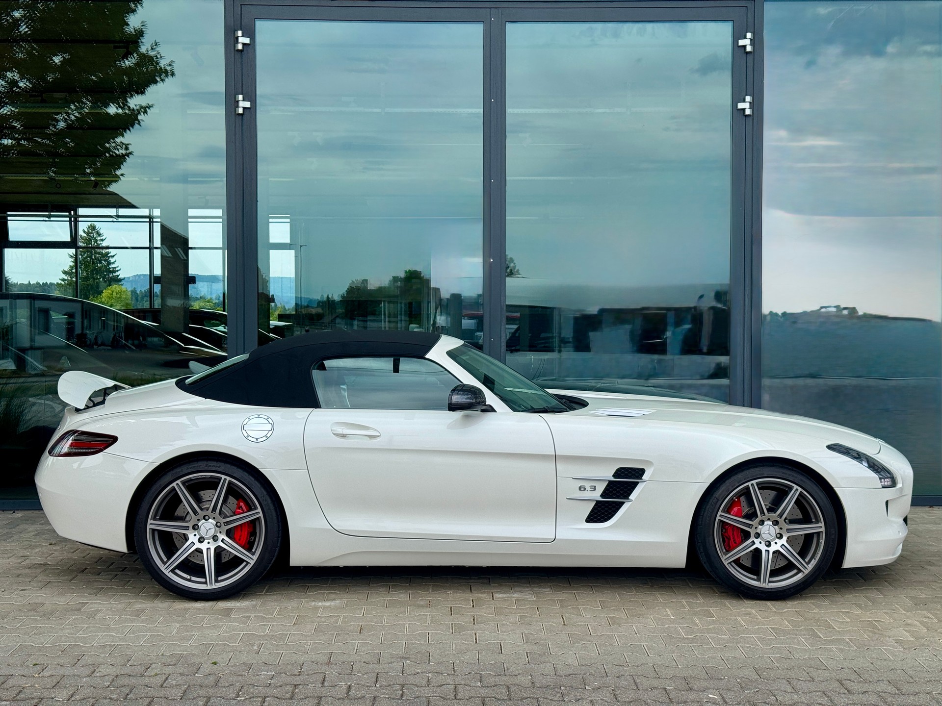 MERCEDES-BENZ SLS 63 AMG Speedshift-image-6