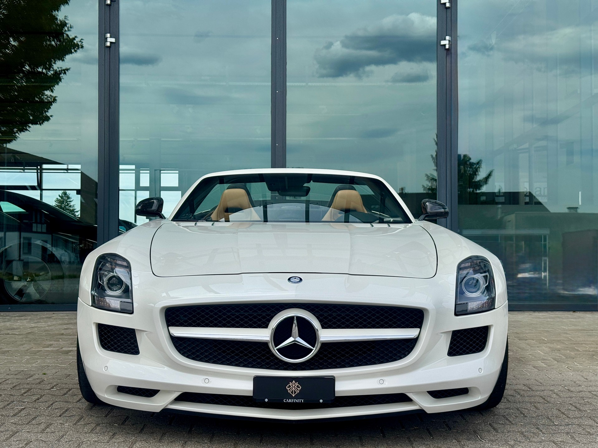 MERCEDES-BENZ SLS 63 AMG Speedshift-showroom-element-1