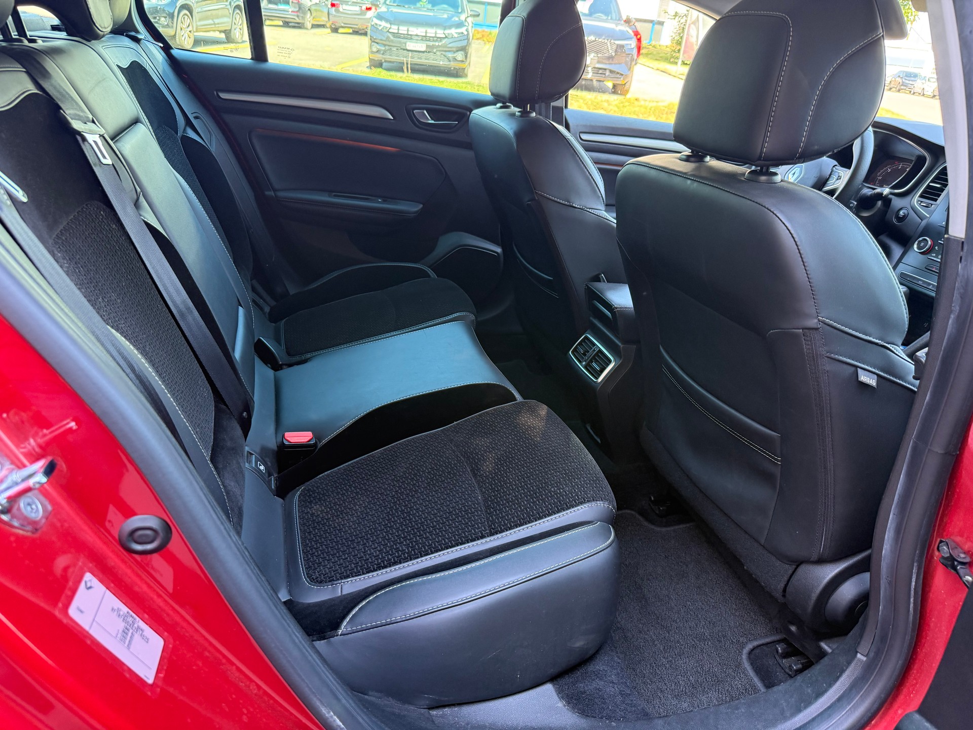 RENAULT Mégane Grandtour 1.3 16V Turbo GT Line EDC-image-9