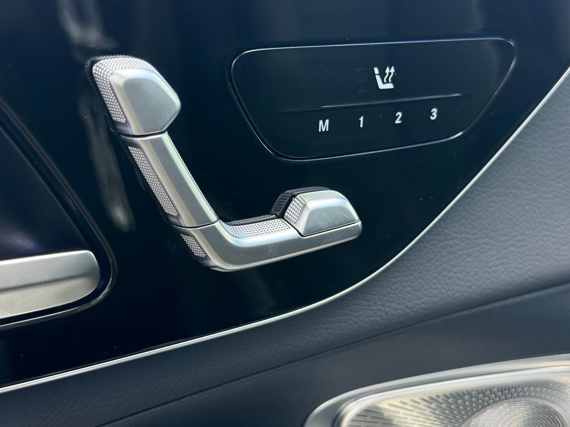 MERCEDES-BENZ GLC 300 de AMG Line 4Matic 9G-Tronic-image-7