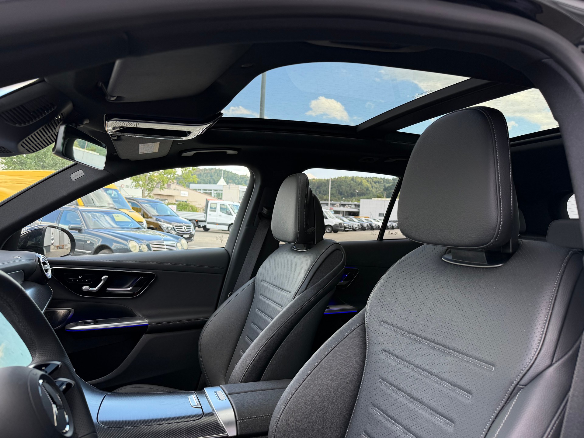 MERCEDES-BENZ GLC 300 de AMG Line 4Matic 9G-Tronic-image-4