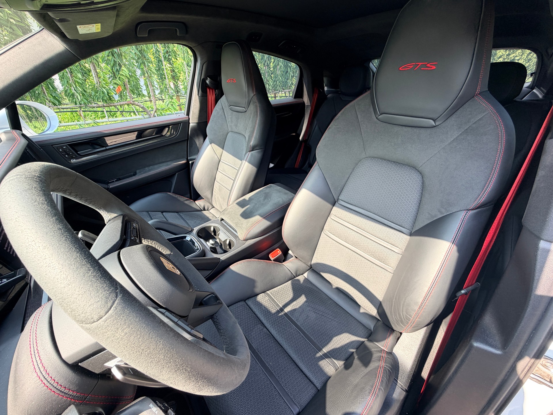 PORSCHE Cayenne Coupé GTS Tiptronic-image-24