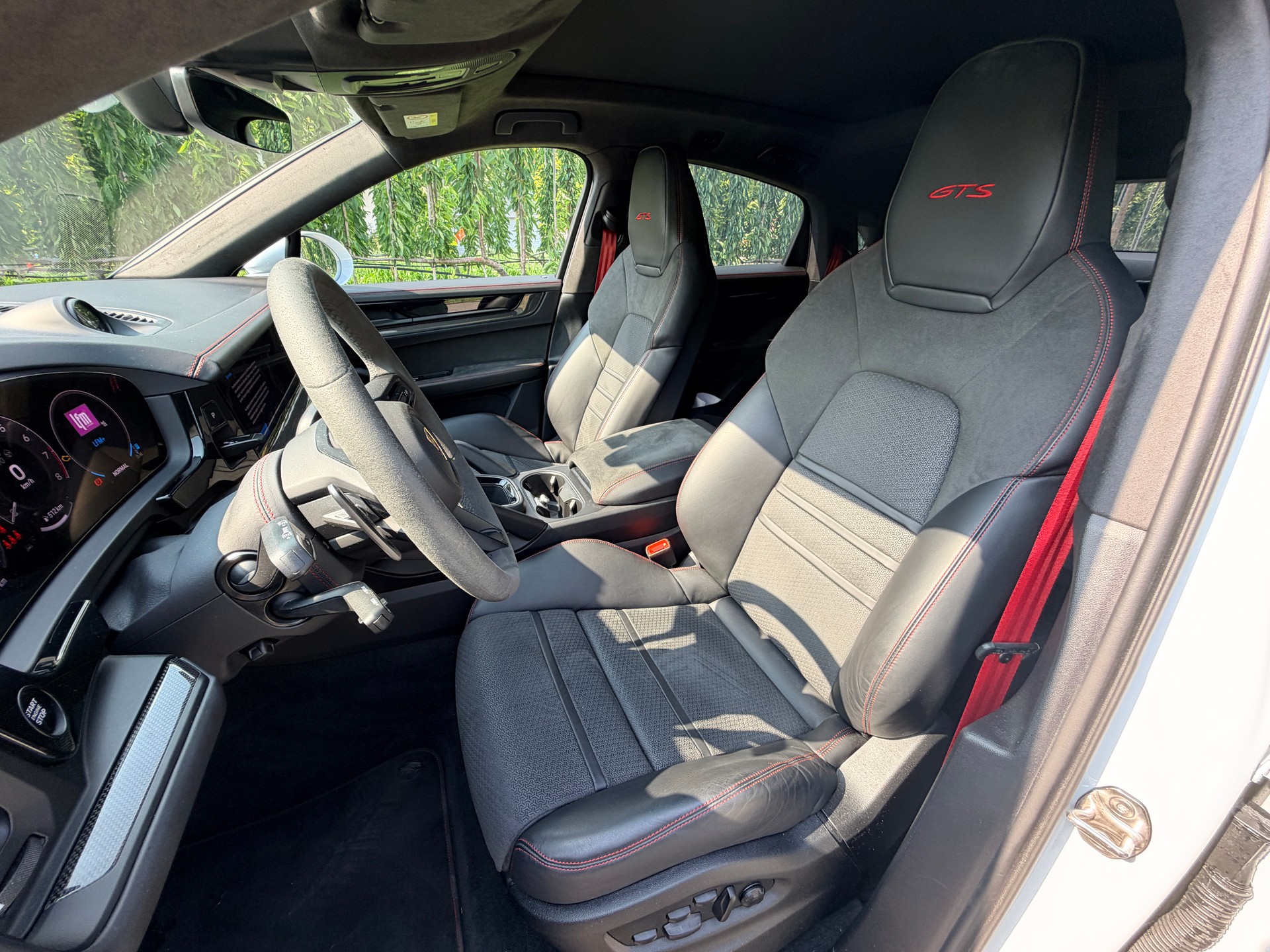 PORSCHE Cayenne Coupé GTS Tiptronic-image-21