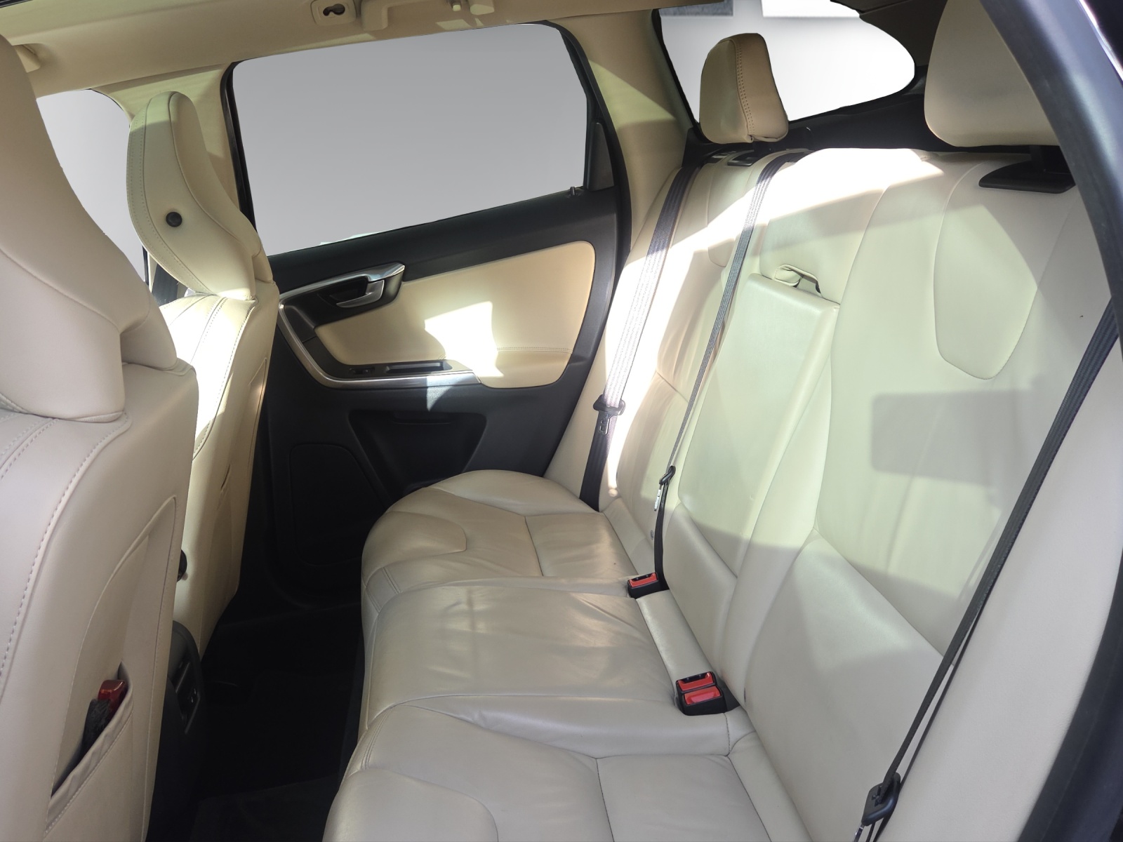 VOLVO XC60 D5 AWD Summum Geartronic-image-17