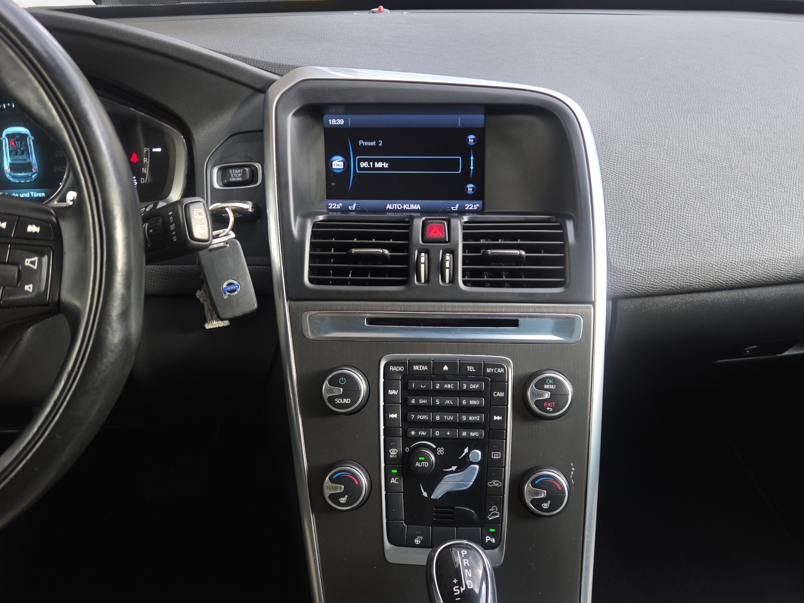 VOLVO XC60 D5 AWD Summum Geartronic-image-13