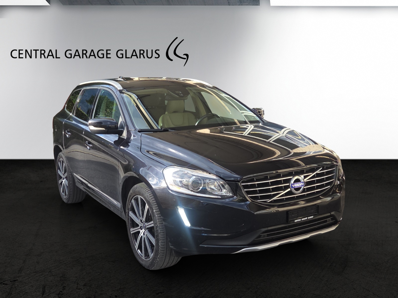VOLVO XC60 D5 AWD Summum Geartronic-showroom-element-1