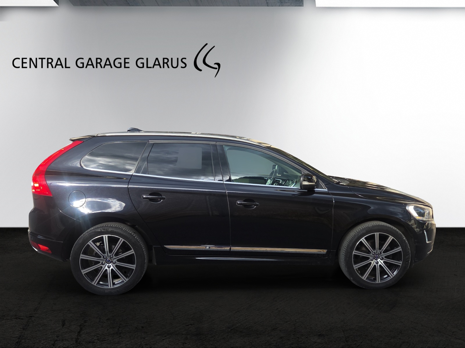VOLVO XC60 D5 AWD Summum Geartronic-image-4