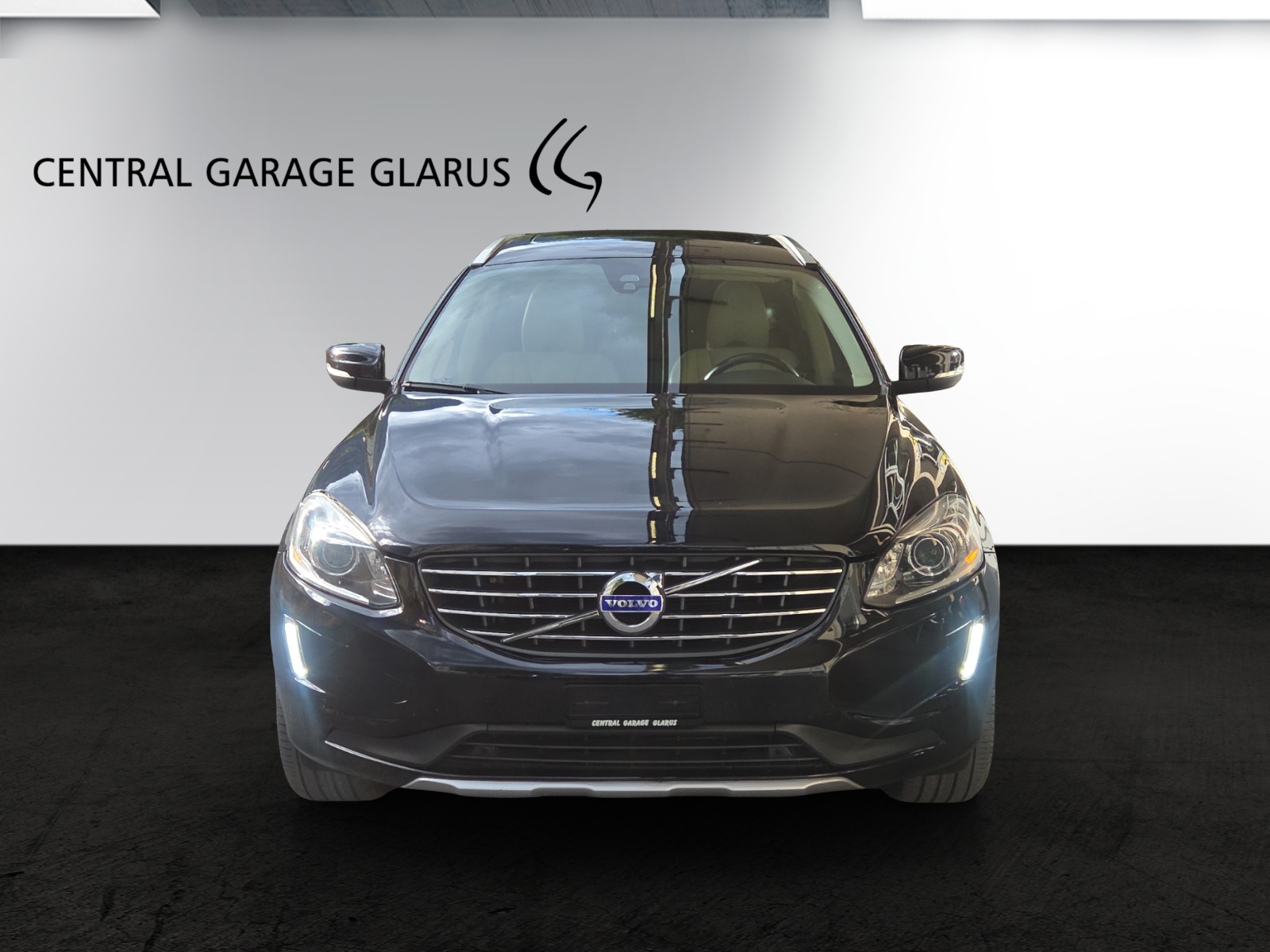 VOLVO XC60 D5 AWD Summum Geartronic-showroom-element-2