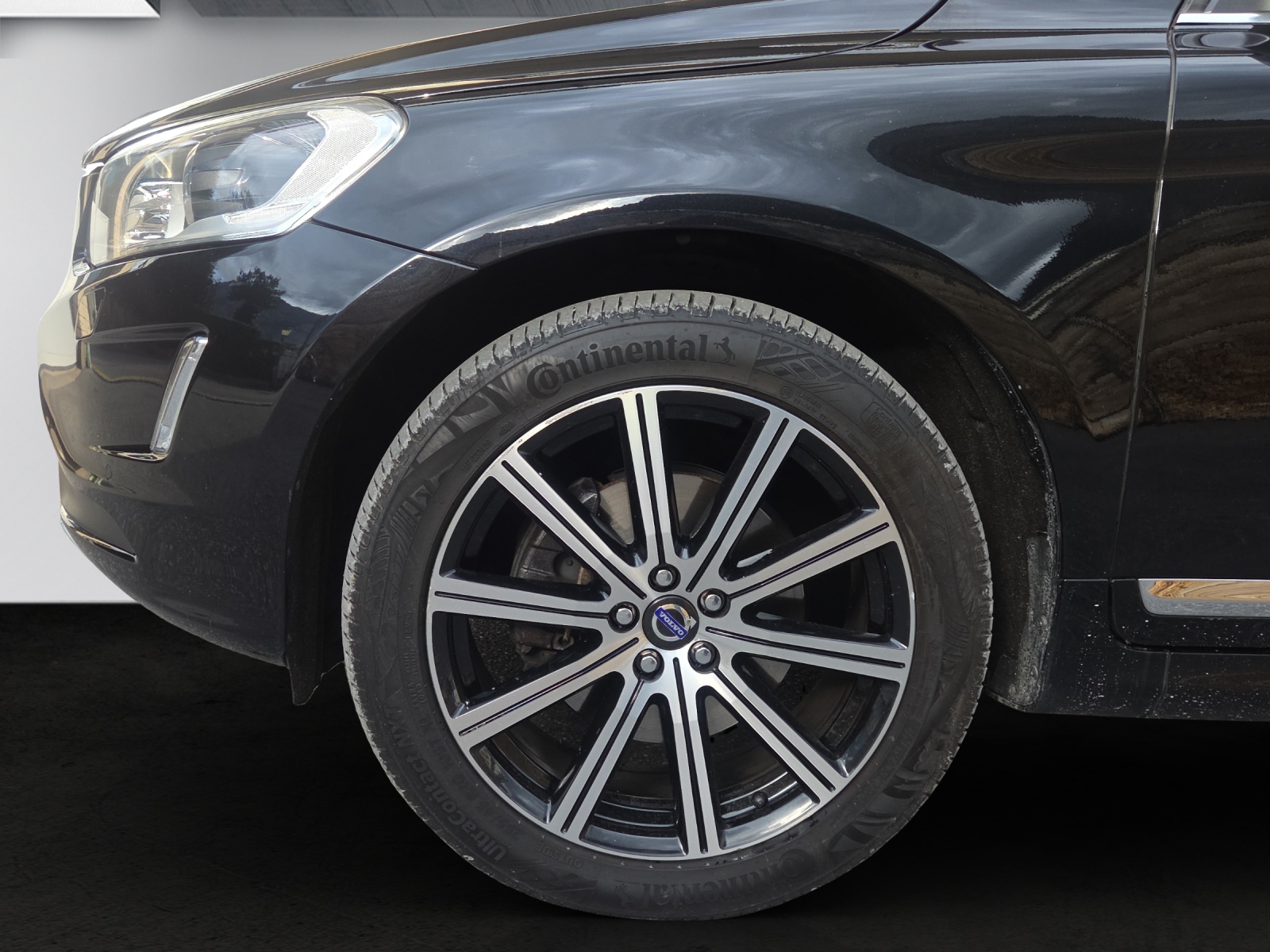 VOLVO XC60 D5 AWD Summum Geartronic-image-8