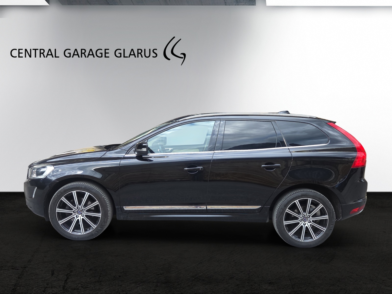 VOLVO XC60 D5 AWD Summum Geartronic-showroom-element-3