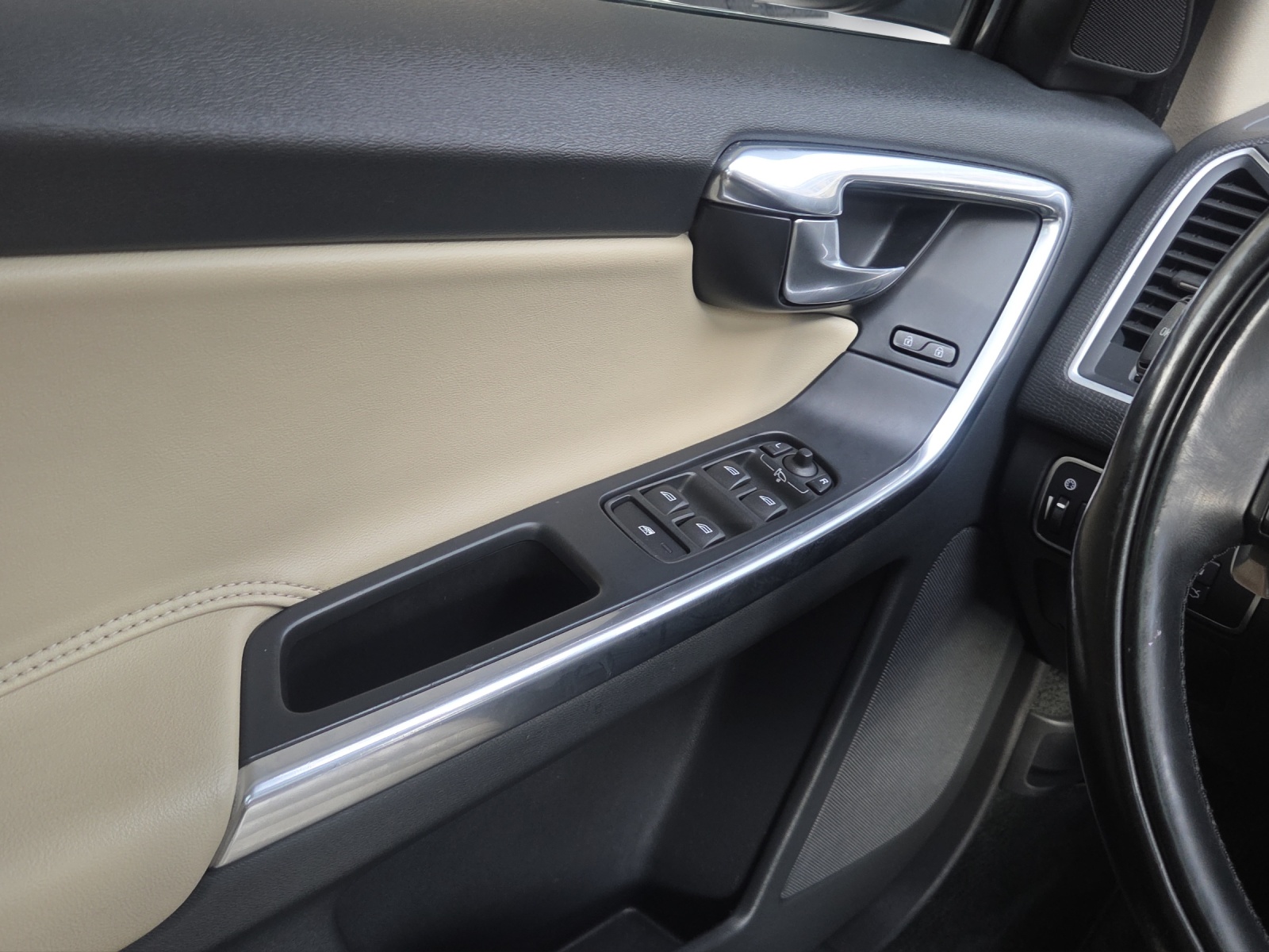 VOLVO XC60 D5 AWD Summum Geartronic-image-15