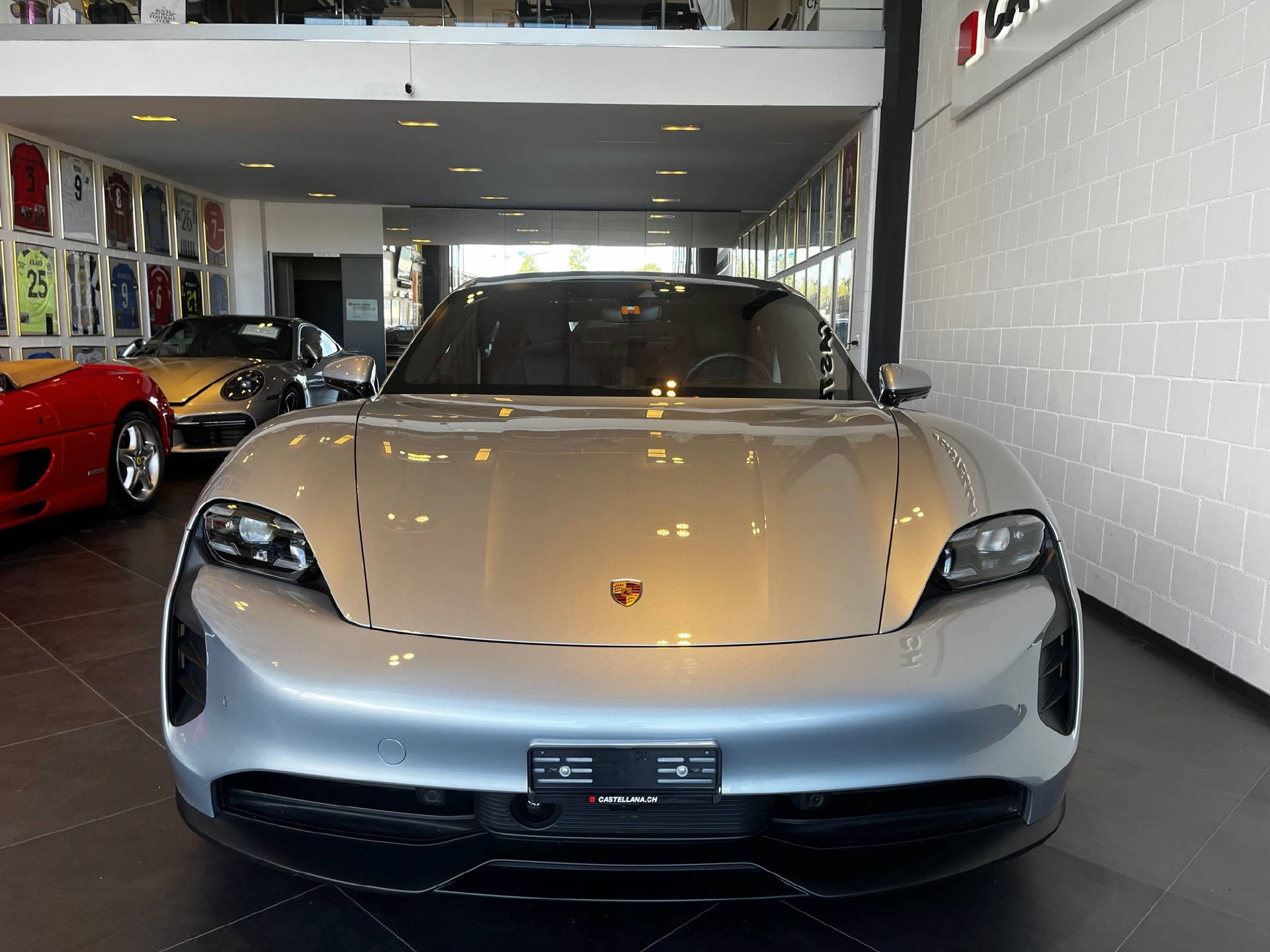 PORSCHE Taycan GTS-showroom-element-2
