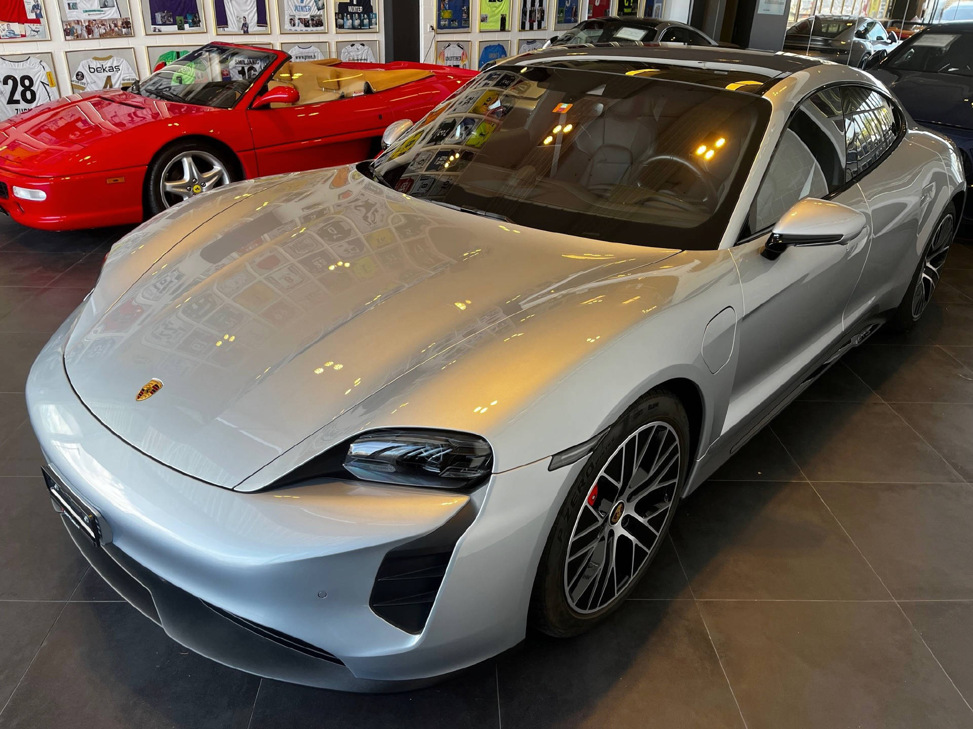 PORSCHE Taycan GTS-showroom-element-3
