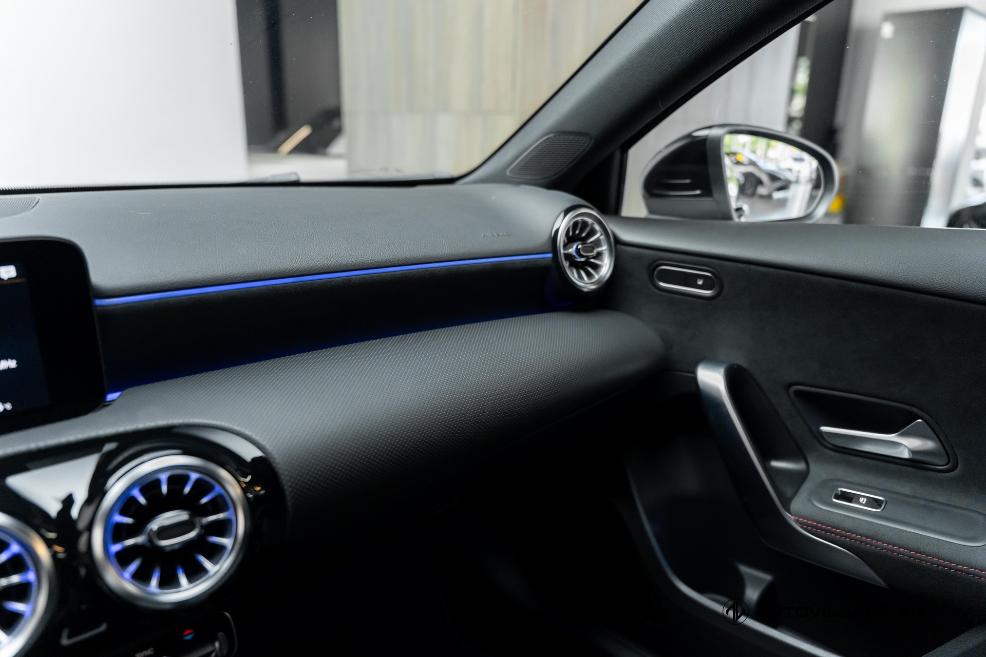 MERCEDES-BENZ A 200 AMG Line 7G-DCT-image-16