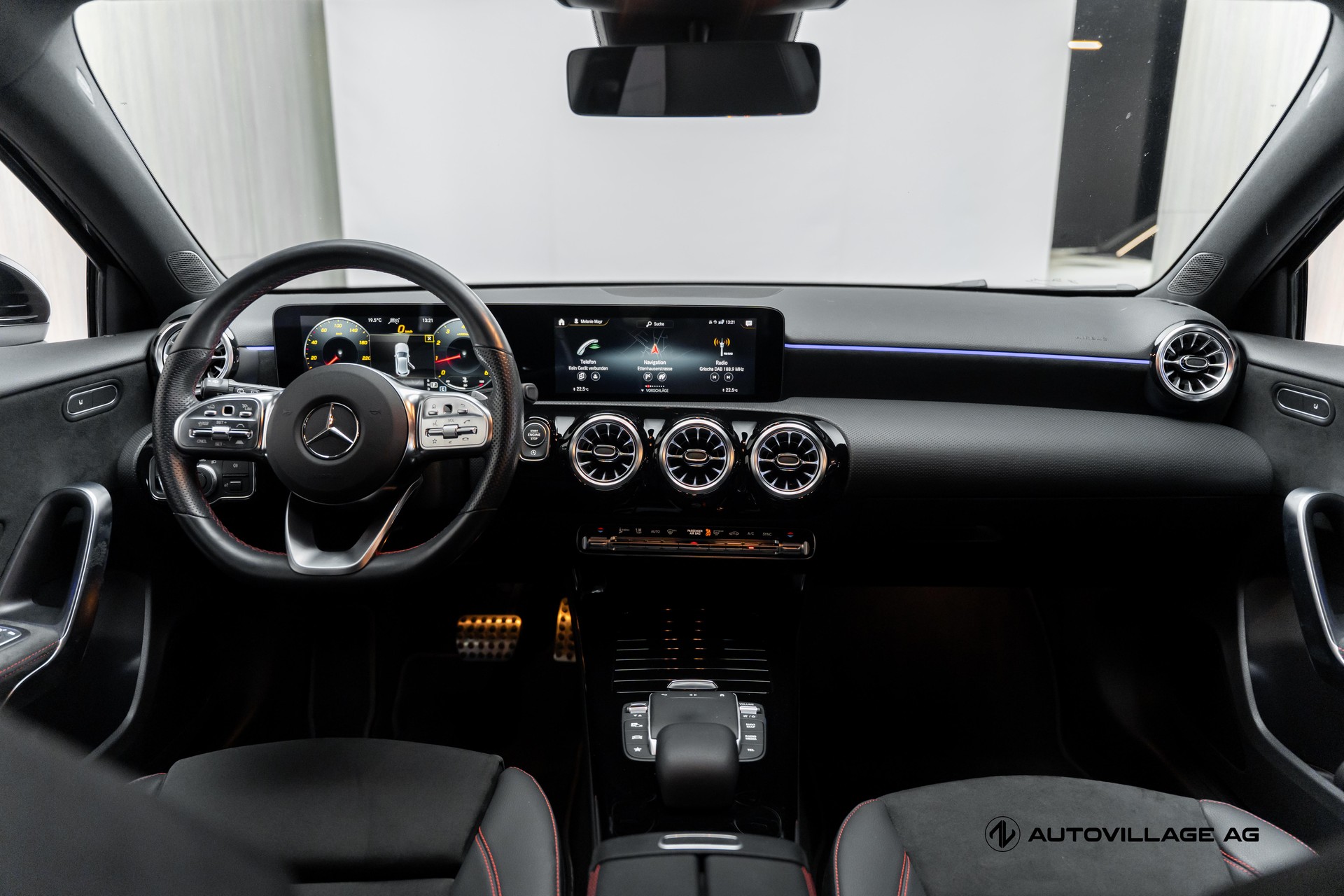 MERCEDES-BENZ A 200 AMG Line 7G-DCT-showroom-element-2