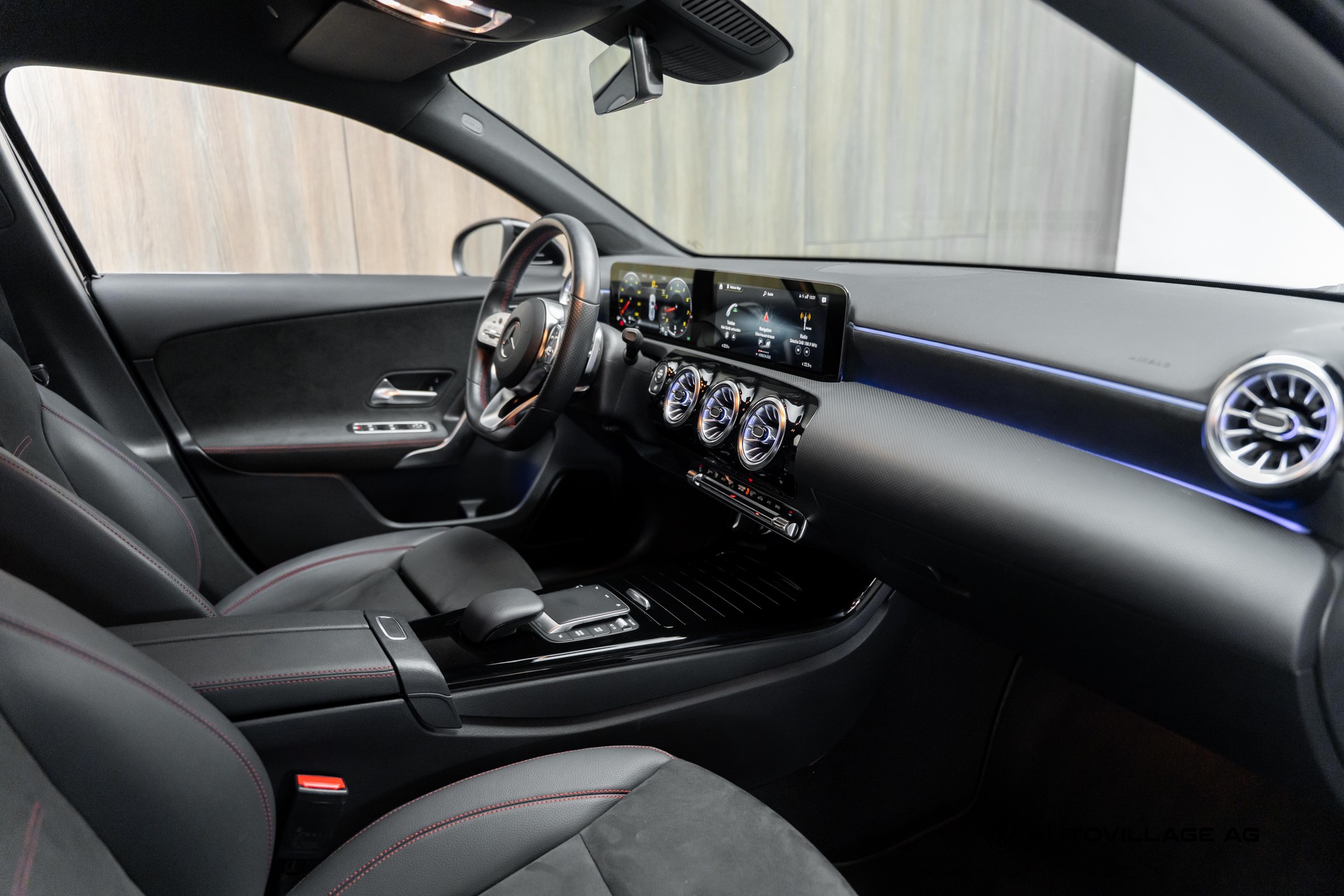 MERCEDES-BENZ A 200 AMG Line 7G-DCT-image-7