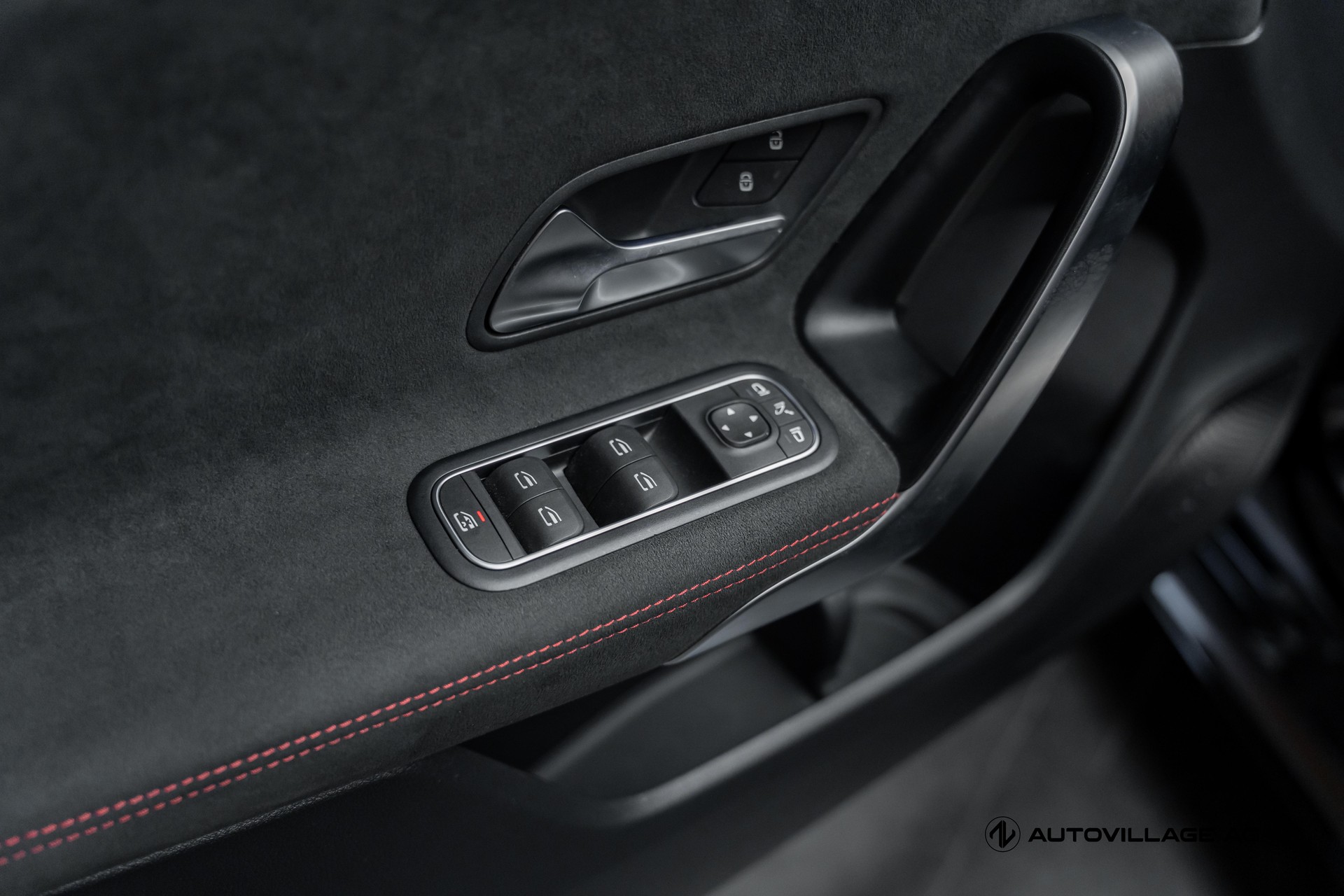 MERCEDES-BENZ A 200 AMG Line 7G-DCT-image-21