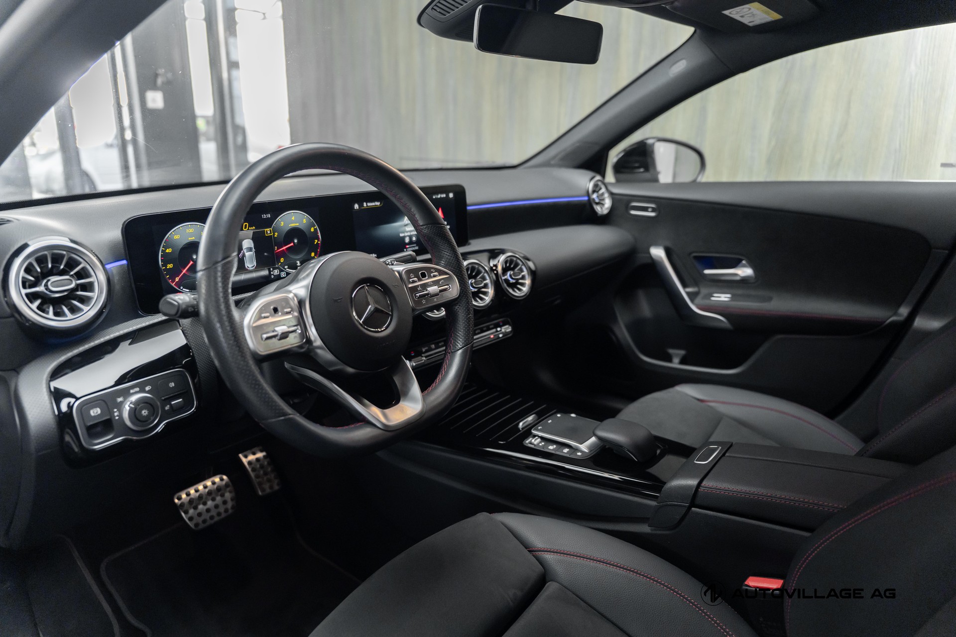 MERCEDES-BENZ A 200 AMG Line 7G-DCT-showroom-element-3