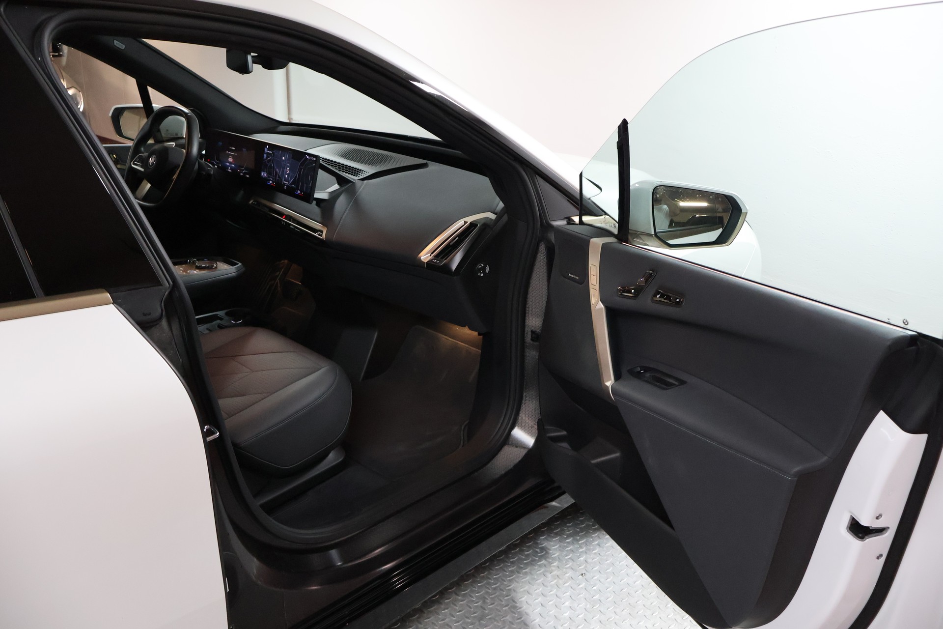BMW iX xDrive50-image-15