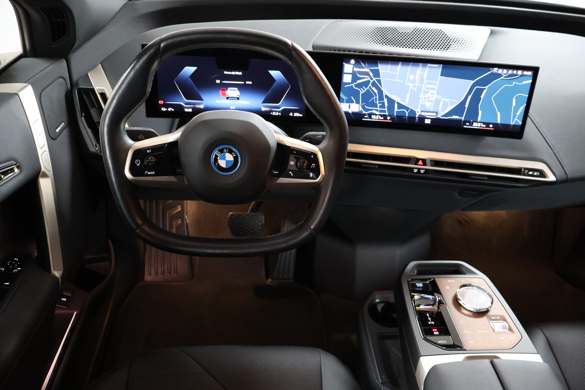 BMW iX xDrive50-image-9