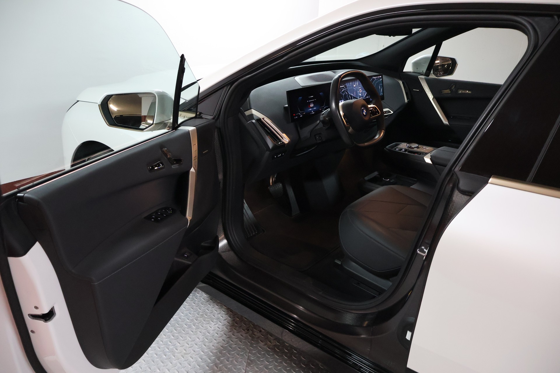 BMW iX xDrive50-image-5