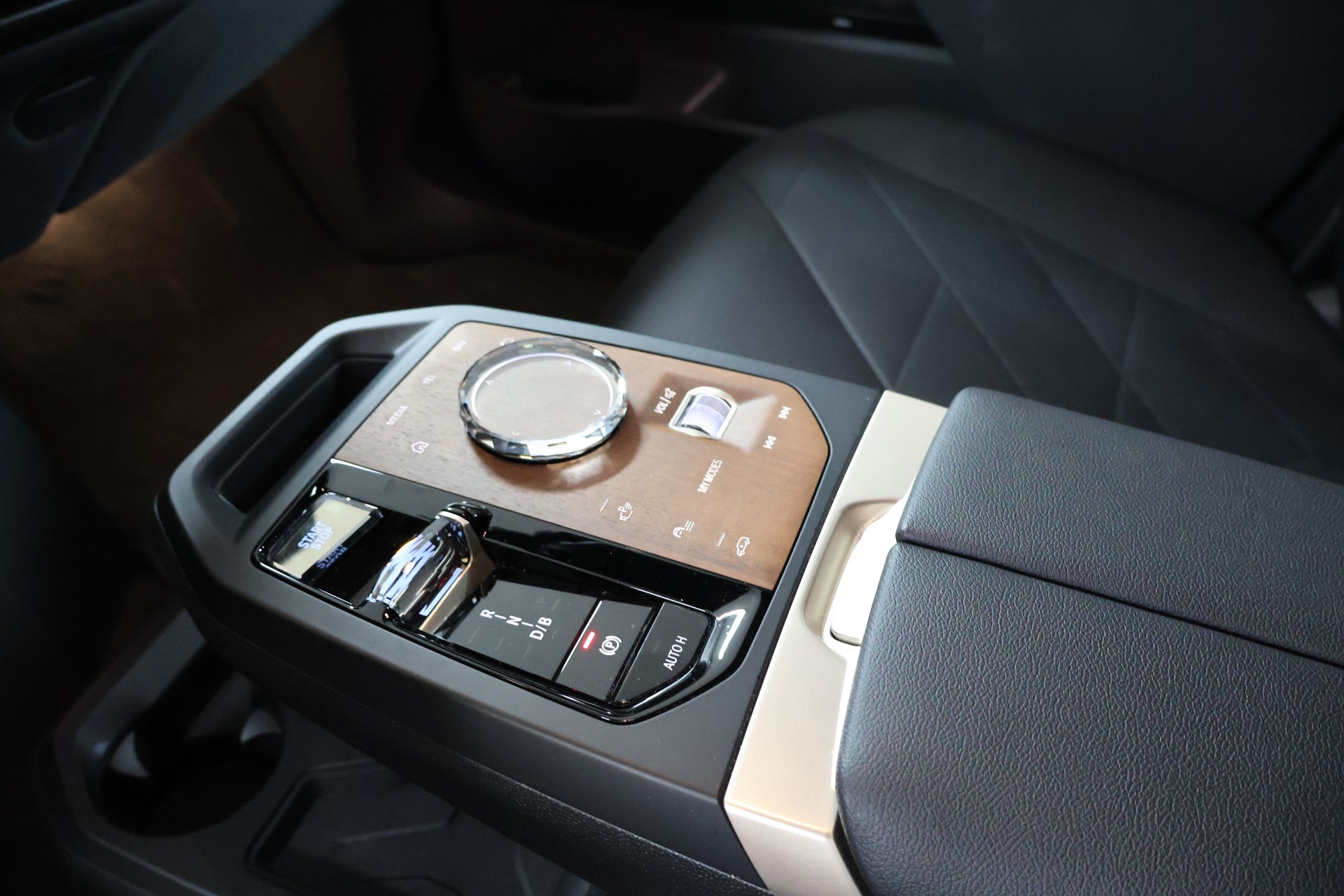 BMW iX xDrive50-image-13