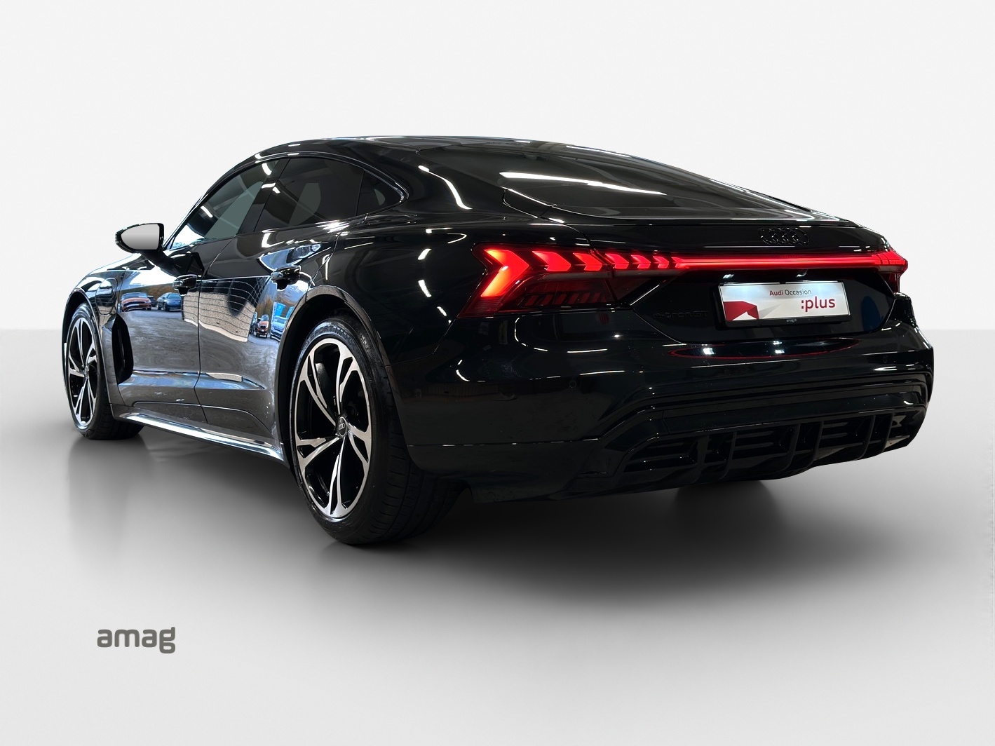 AUDI e-tron GT quattro-showroom-element-2