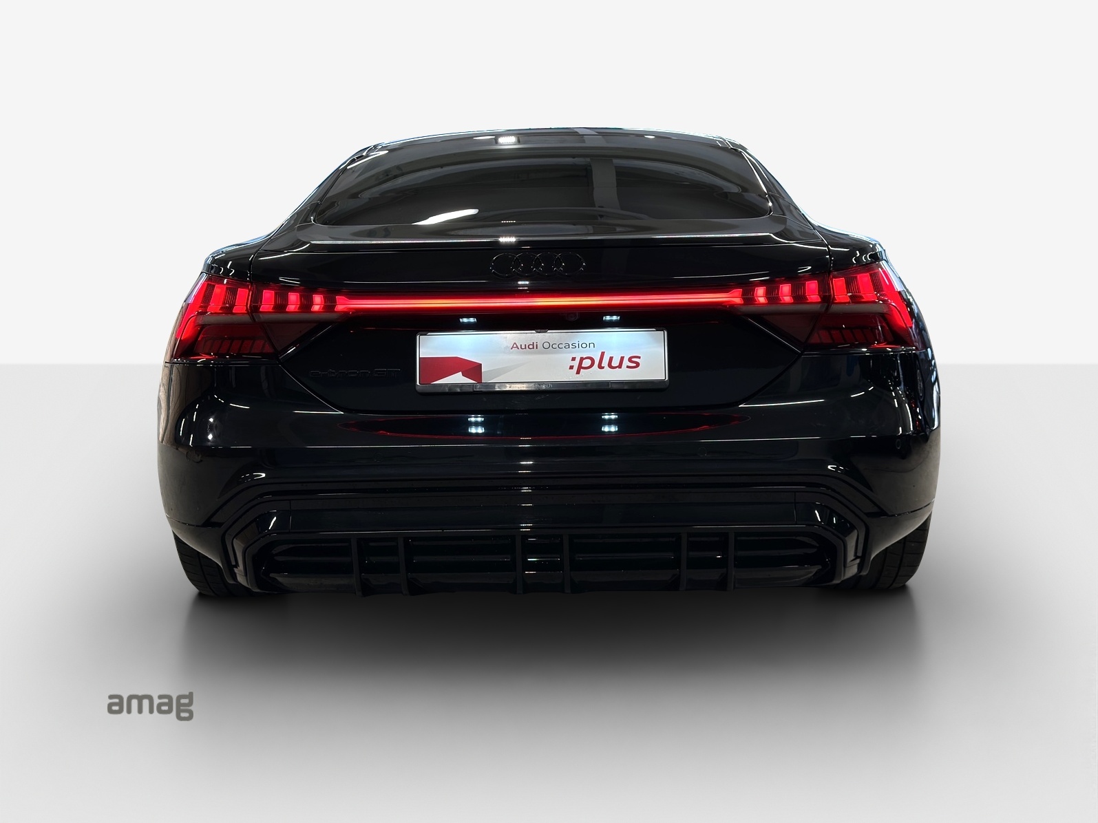 AUDI e-tron GT quattro-showroom-element-3