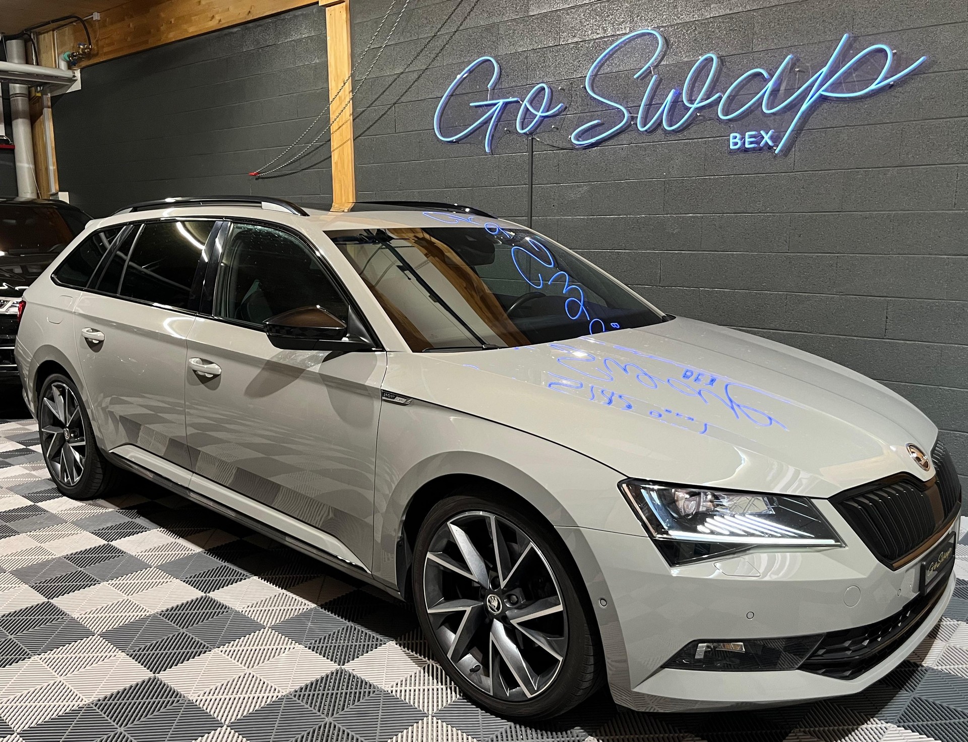 SKODA Superb Combi 2.0 TDi SportLine+ 4x4 DSG