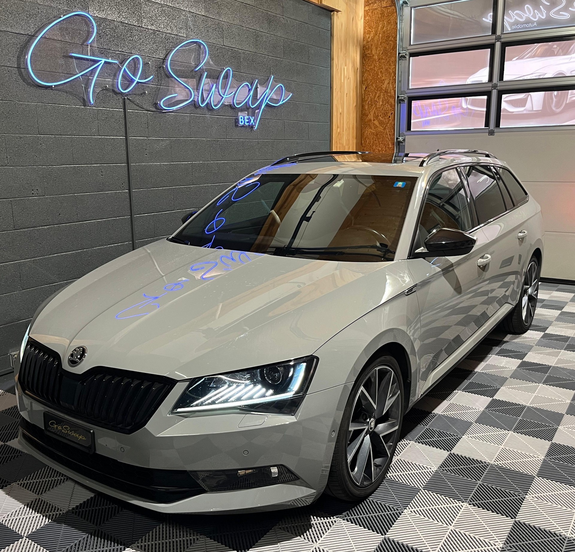 SKODA Superb Combi 2.0 TDi SportLine+ 4x4 DSG-showroom-element-3