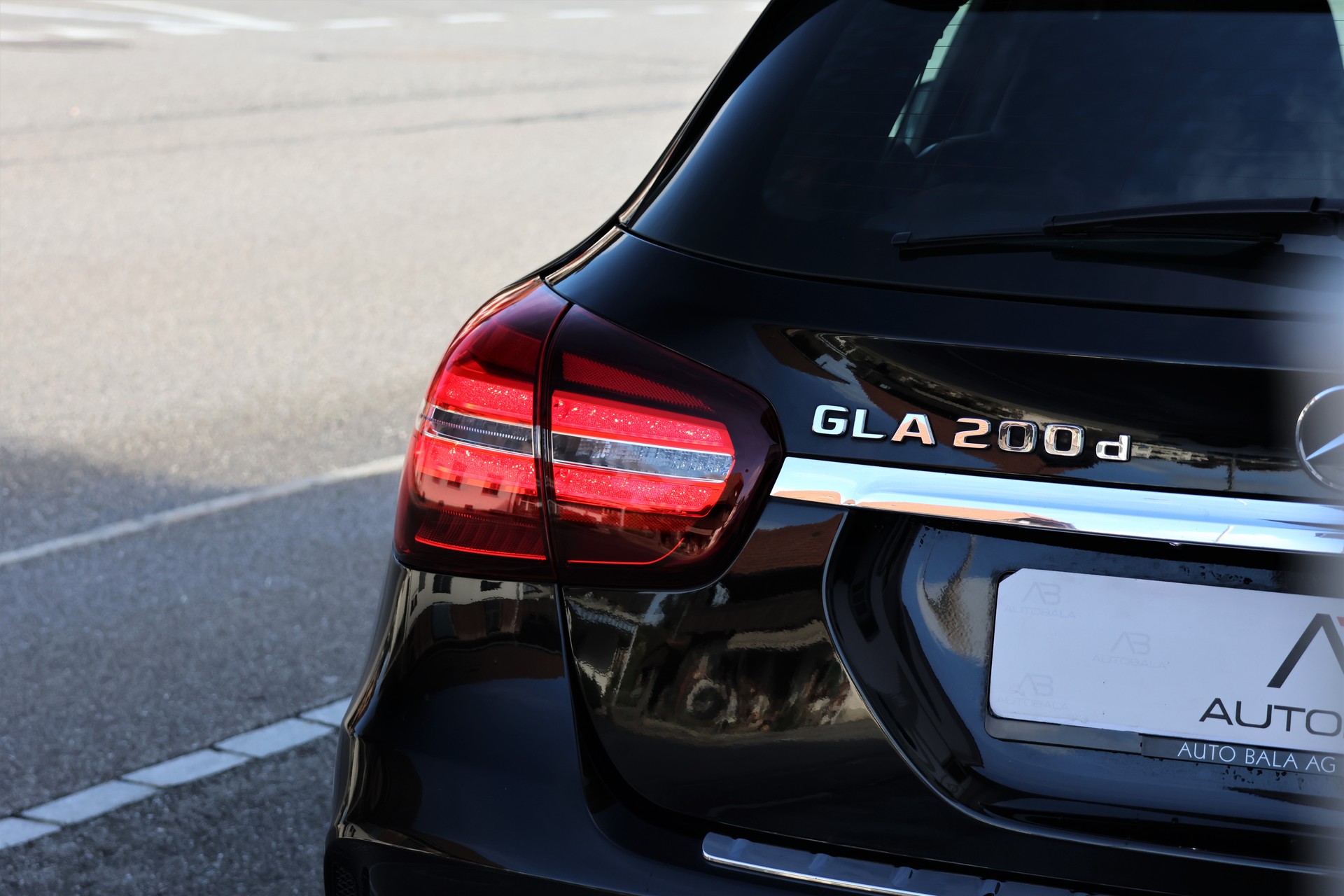MERCEDES-BENZ GLA 200 d Swiss Star Edition AMG 4Matic 7G-DCT (CH)-image-5