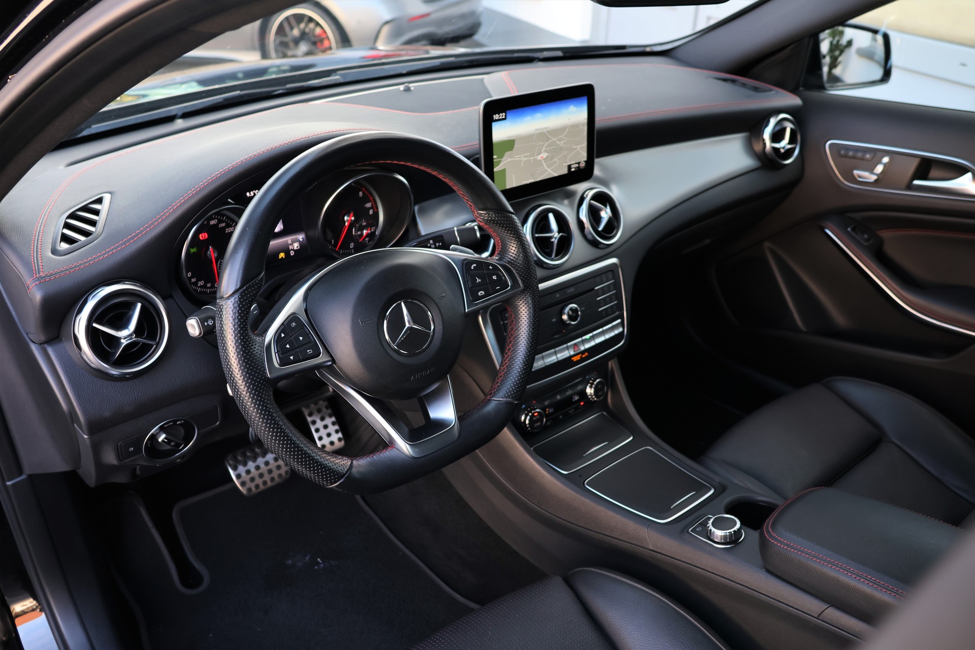 MERCEDES-BENZ GLA 200 d Swiss Star Edition AMG 4Matic 7G-DCT (CH)-image-10
