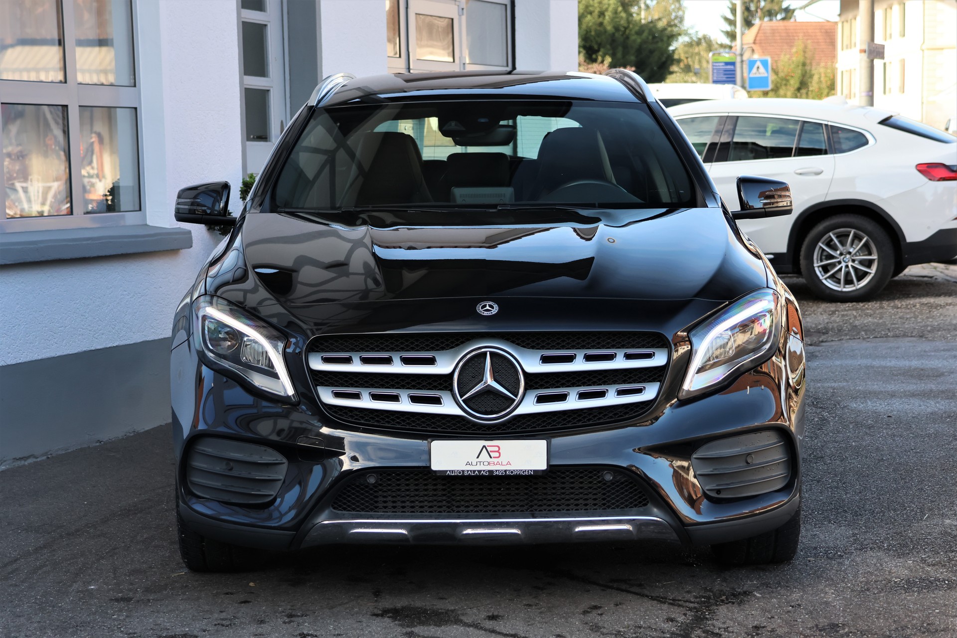 MERCEDES-BENZ GLA 200 d Swiss Star Edition AMG 4Matic 7G-DCT (CH)-showroom-element-1