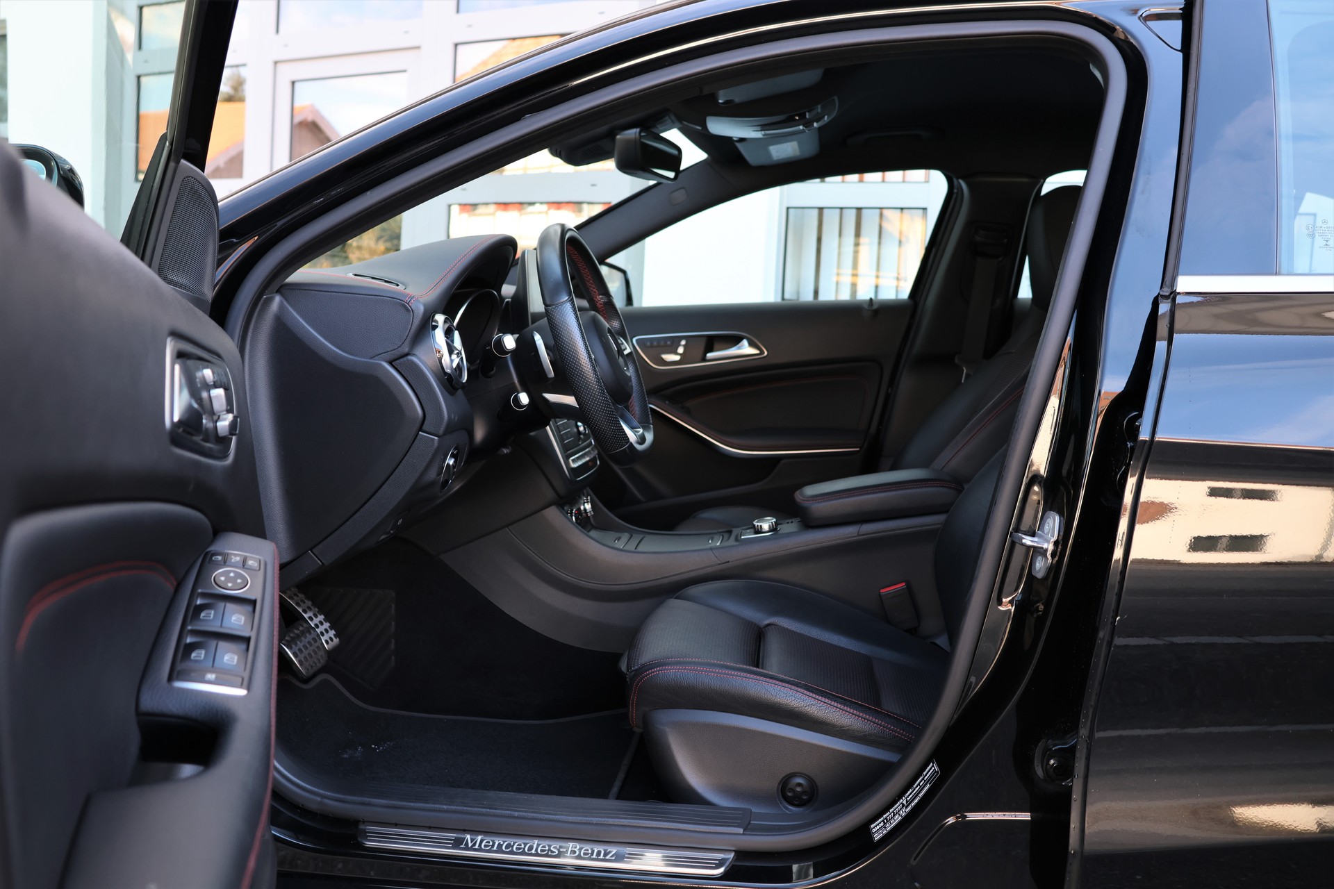 MERCEDES-BENZ GLA 200 d Swiss Star Edition AMG 4Matic 7G-DCT (CH)-image-9