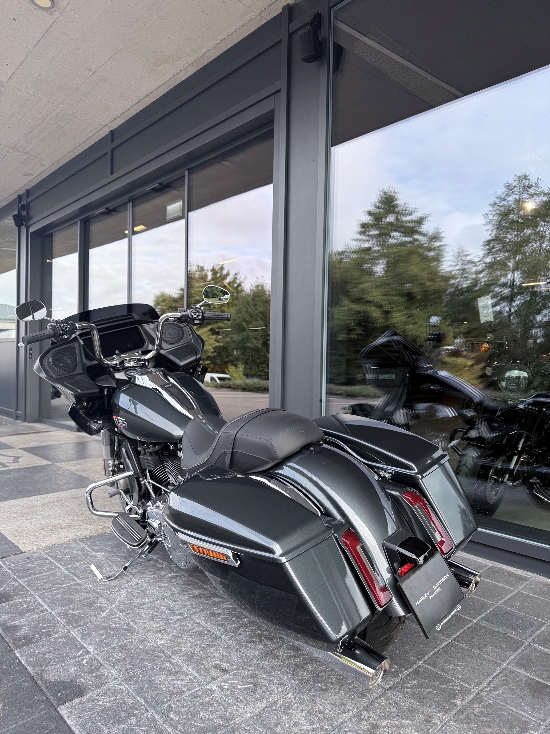HARLEY-DAVIDSON FLTRX Road Glide 117-showroom-element-3