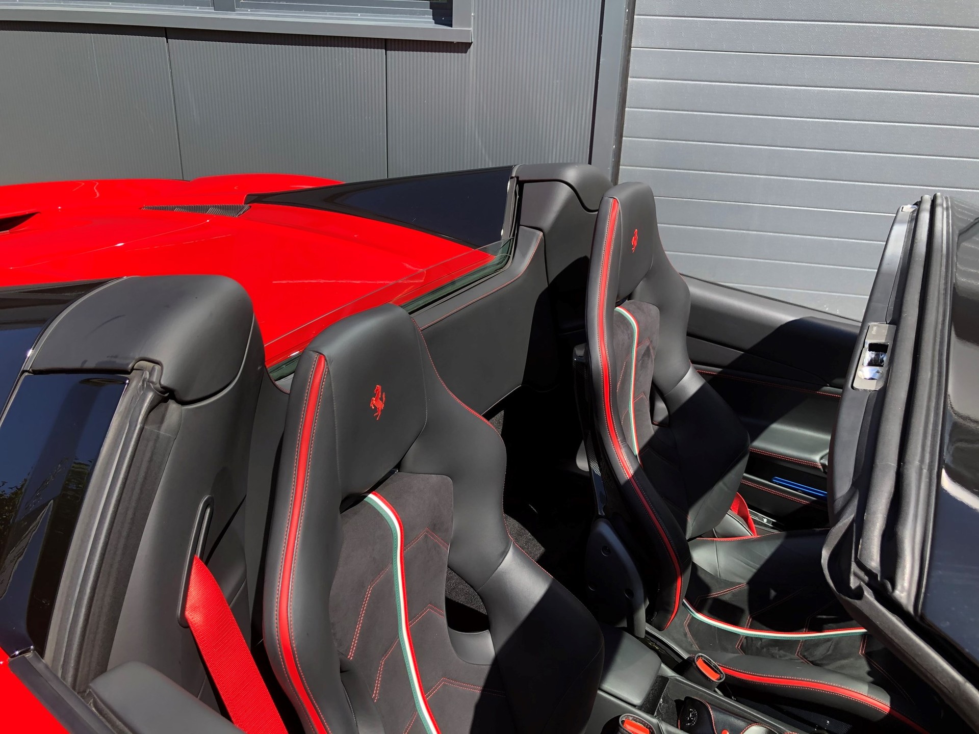 FERRARI 488 Spider 3.9 V8-showroom-element-2