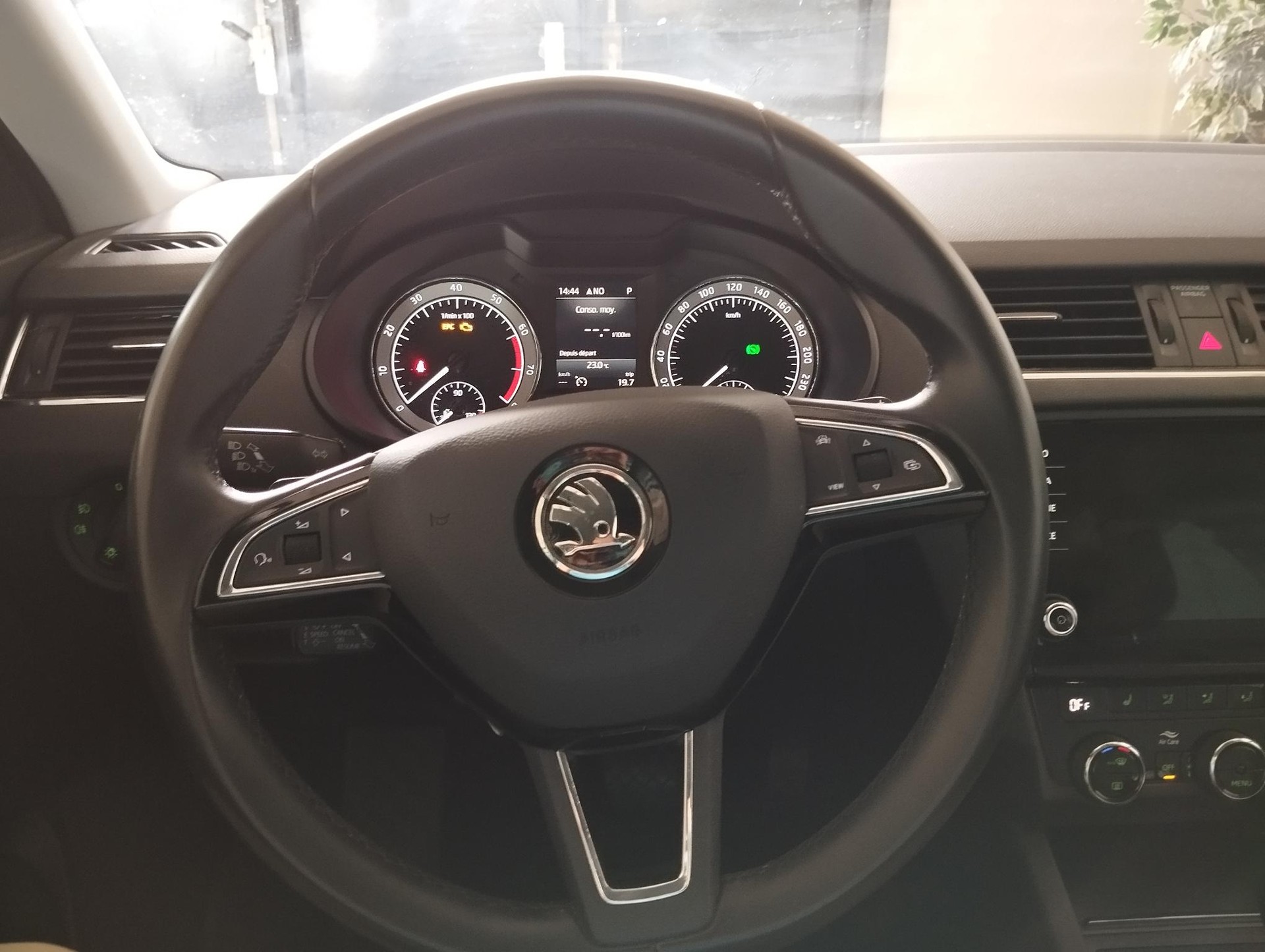 SKODA Octavia Combi 2.0 TSI Soleil 4x4 DSG-image-15