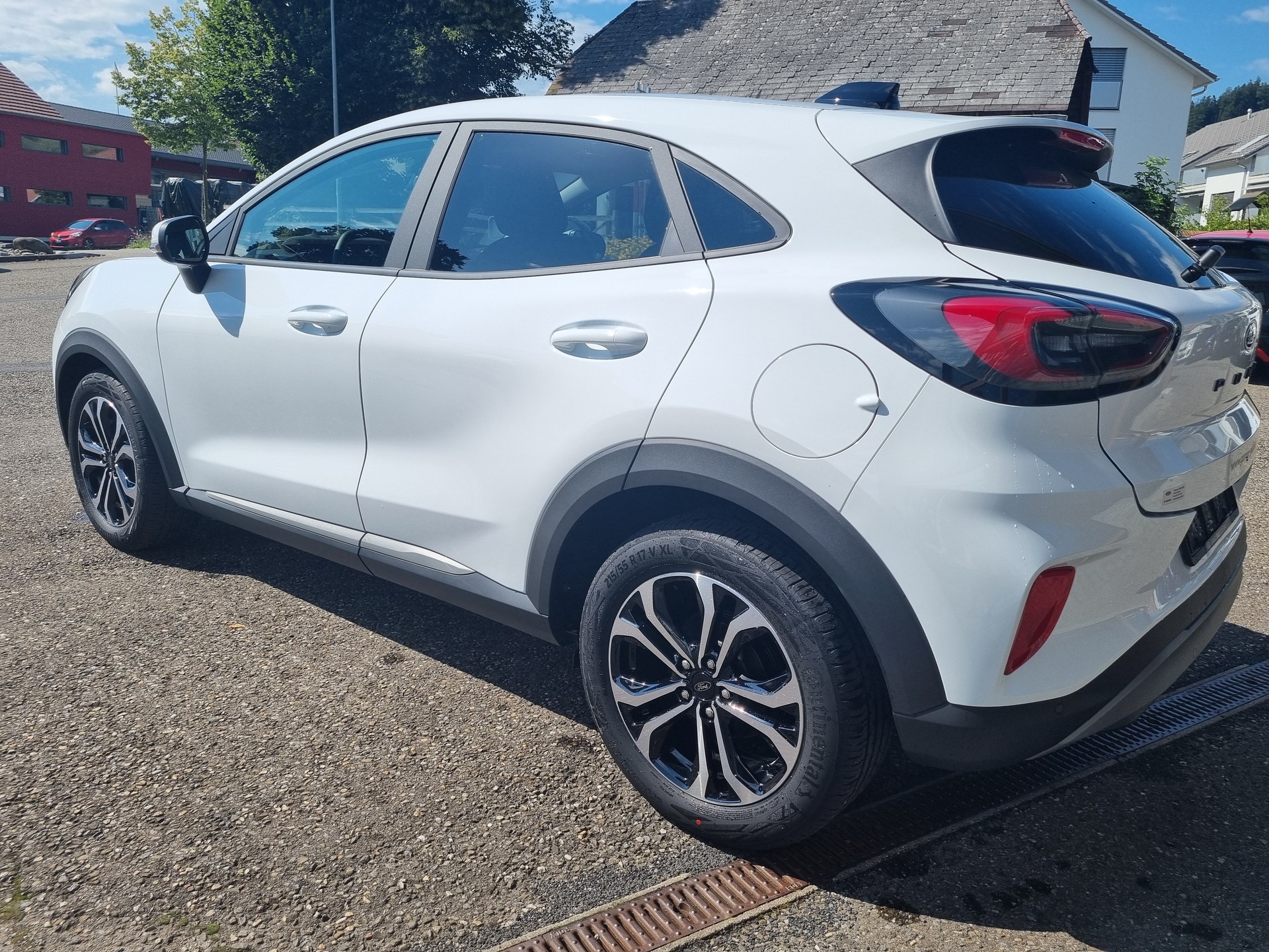 FORD Puma 1.0 MHEV Titanium-showroom-element-3