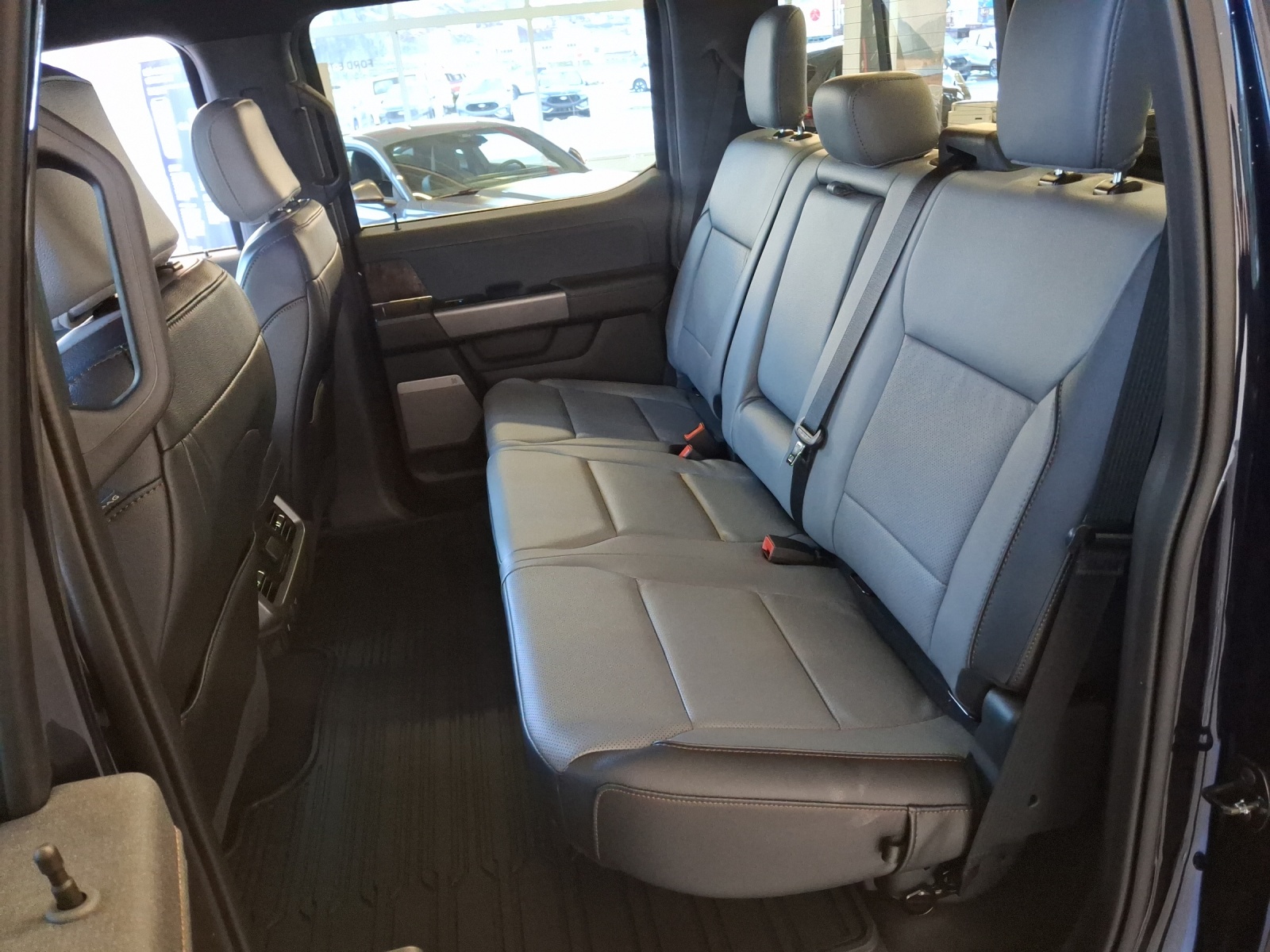 FORD F-150 Lightning 98 kWh Lariat Launch Edition-image-6