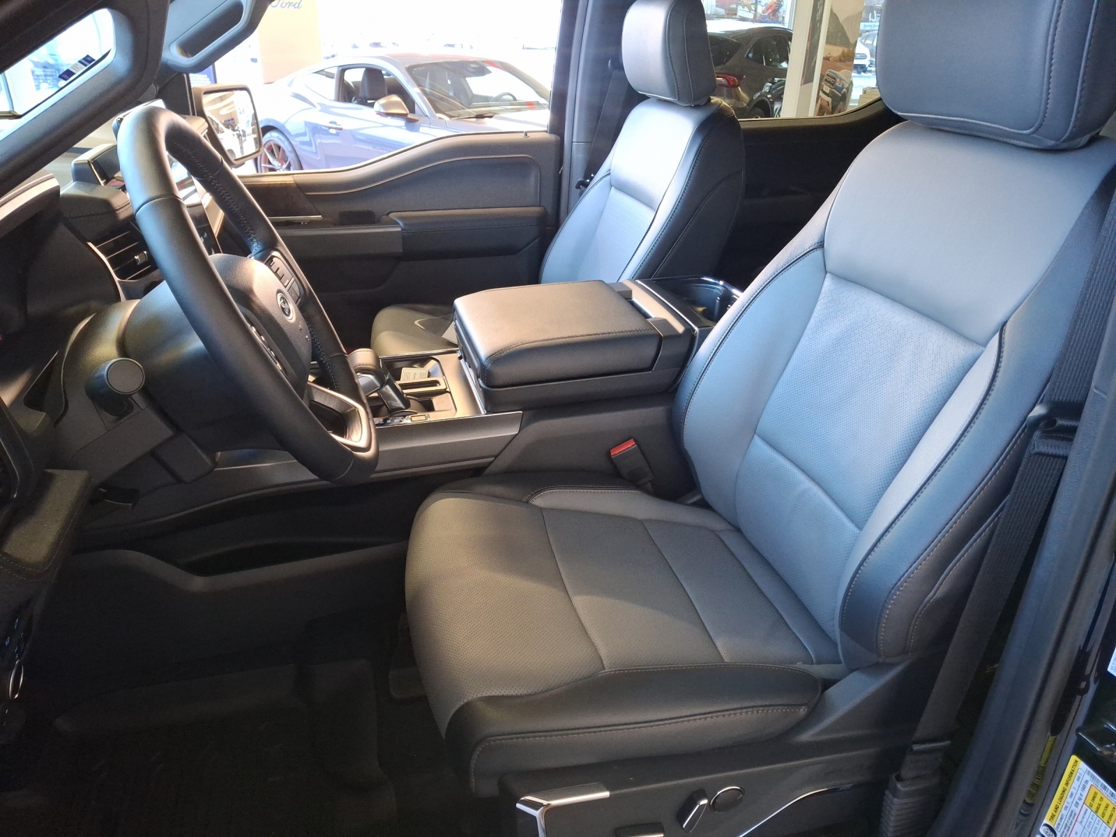 FORD F-150 Lightning 98 kWh Lariat Launch Edition-image-4