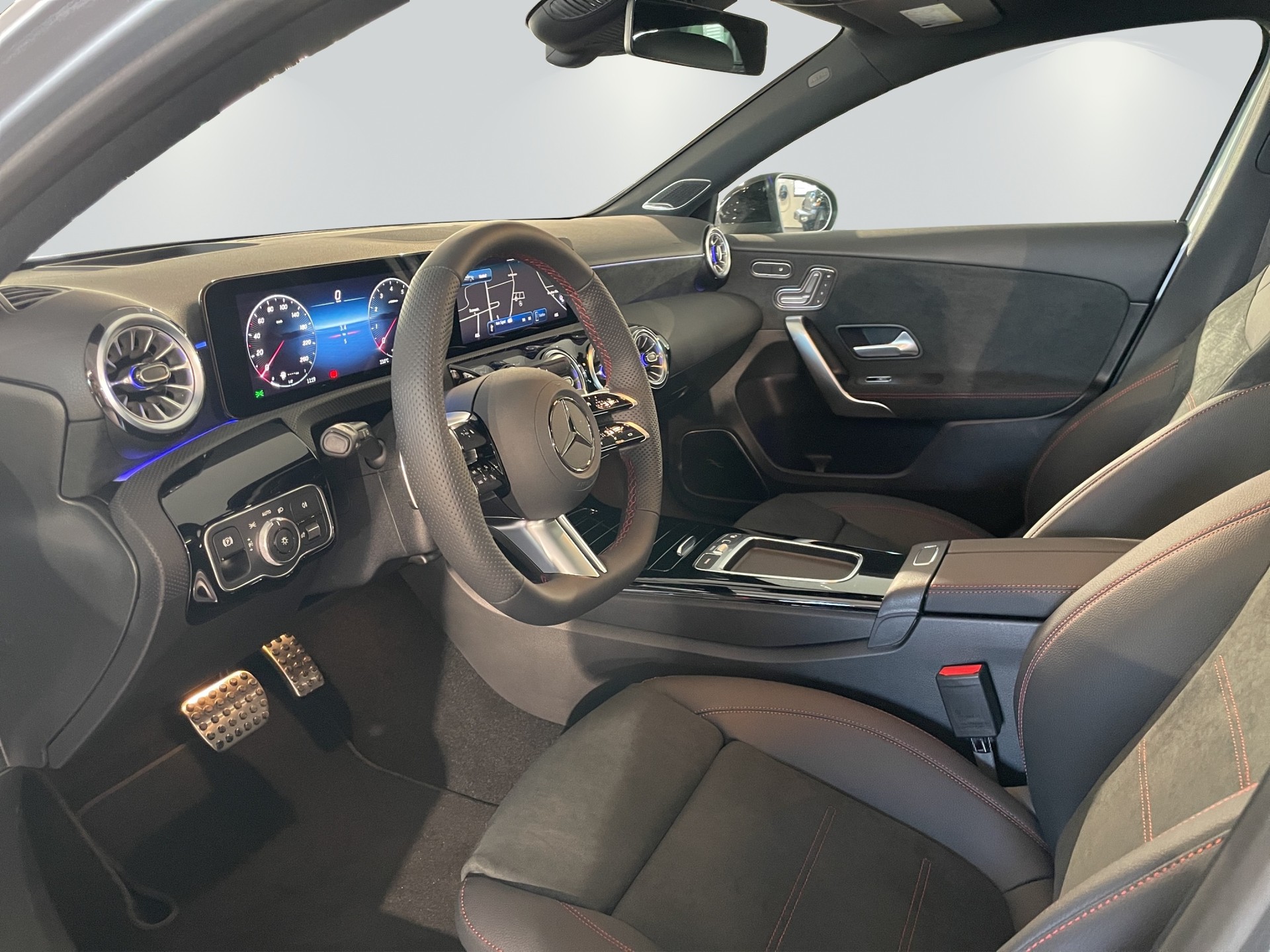 MERCEDES-BENZ A 220 4Matic 8G-DCT-image-7